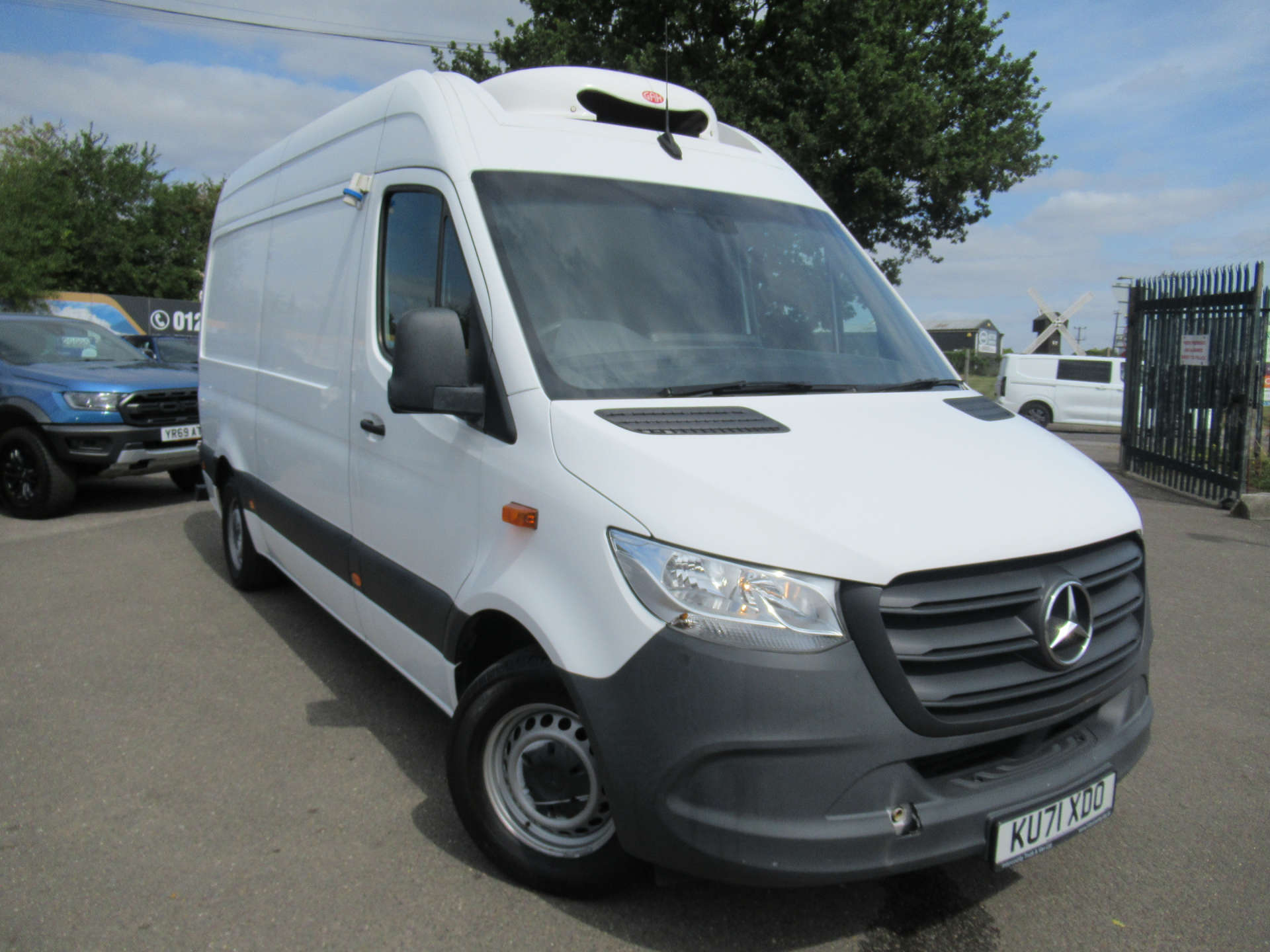 MERCEDES-BENZ sprinter 315 mwb fridge freezer with overnight standby #32