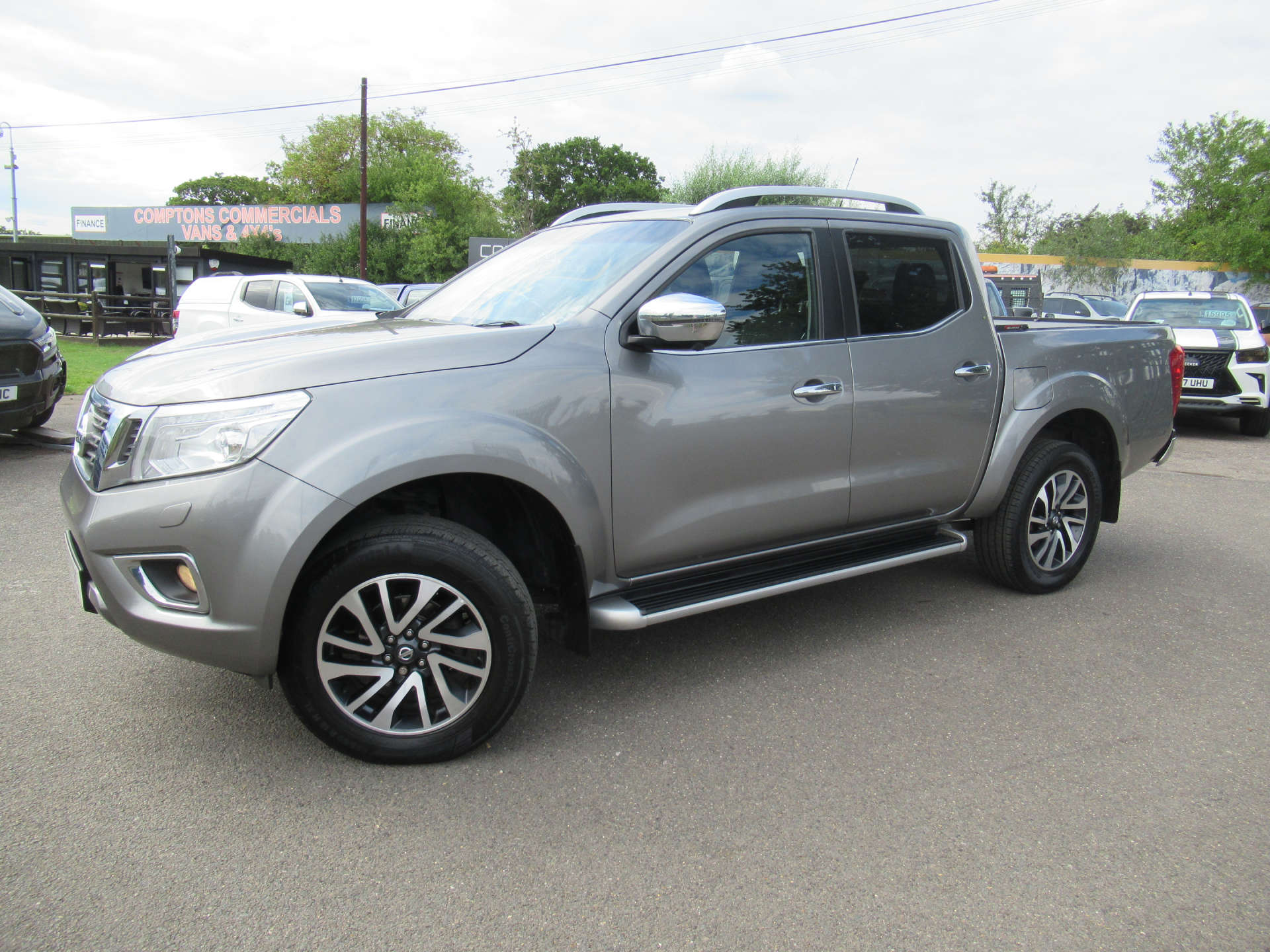 NISSAN NAVARA 2.3 Navara Tekna dCi Auto 4WD 5dr #1