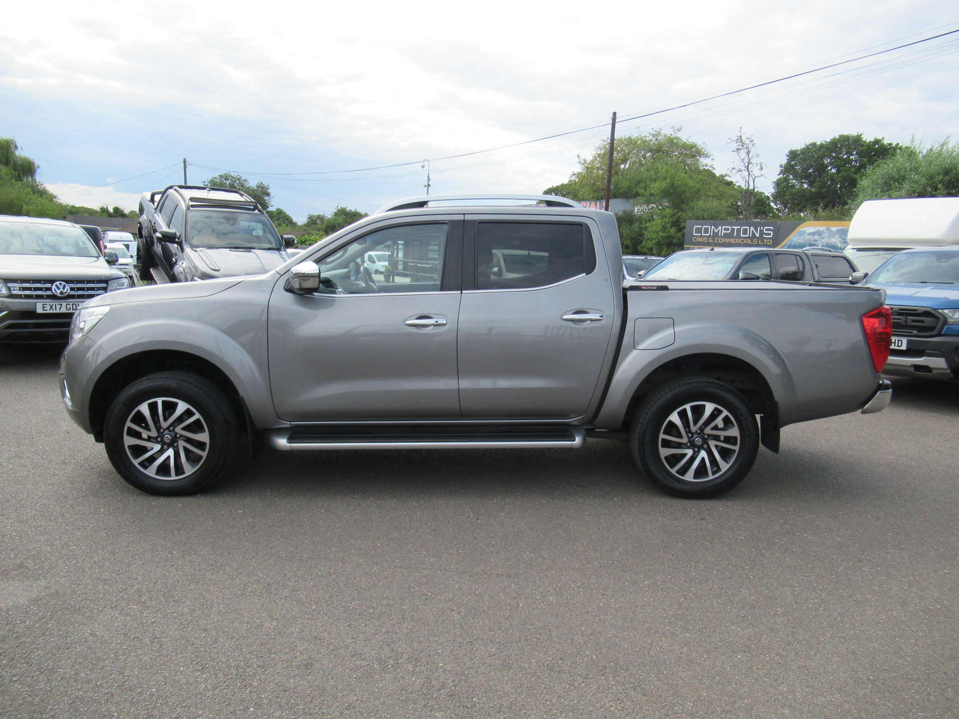NISSAN NAVARA 2.3 Navara Tekna dCi Auto 4WD 5dr #3