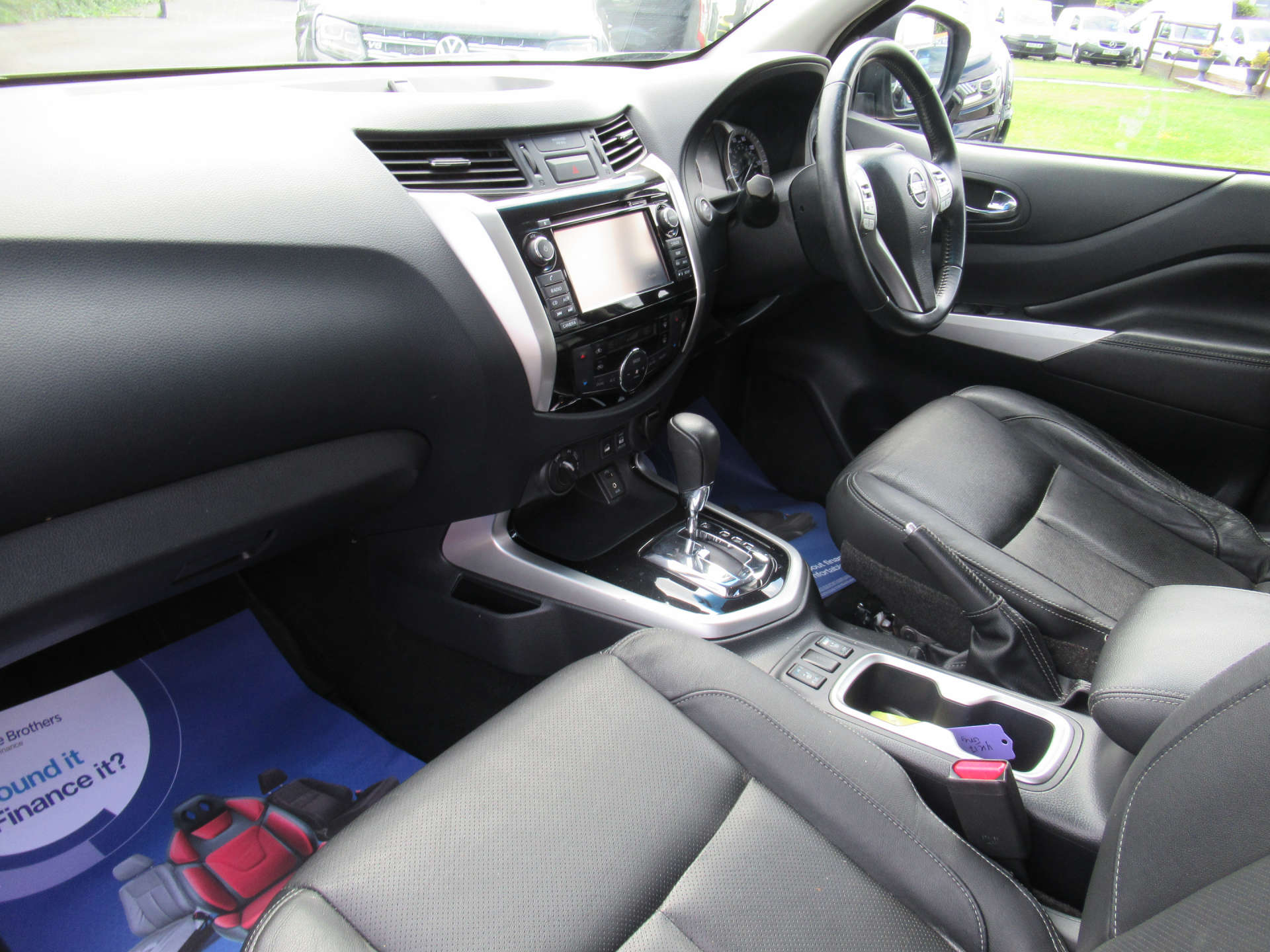 NISSAN NAVARA 2.3 Navara Tekna dCi Auto 4WD 5dr #4