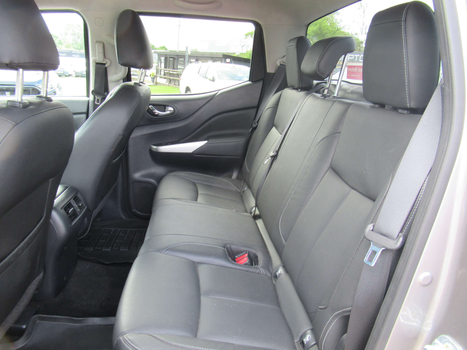 NISSAN NAVARA 2.3 Navara Tekna dCi Auto 4WD 5dr #5