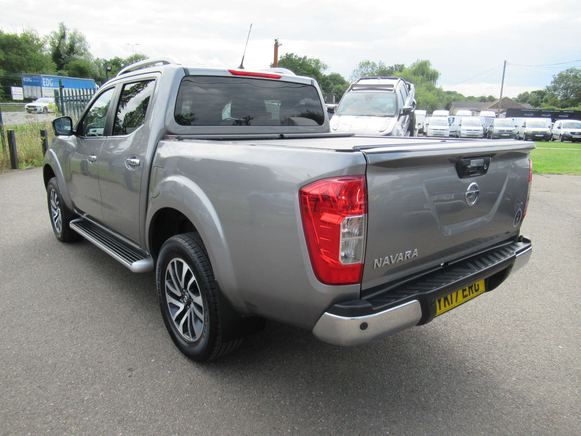 NISSAN NAVARA 2.3 Navara Tekna dCi Auto 4WD 5dr #8