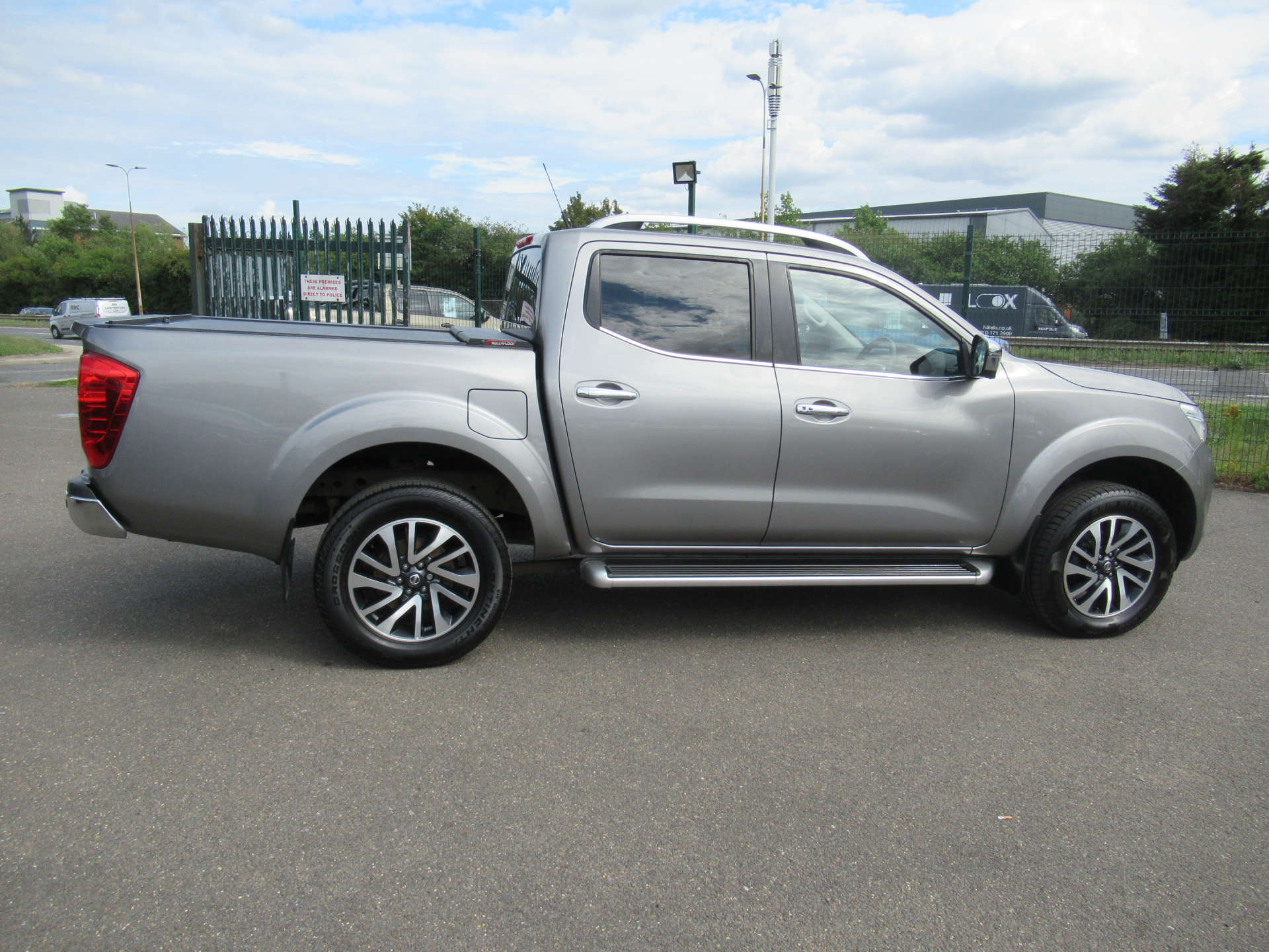 NISSAN NAVARA 2.3 Navara Tekna dCi Auto 4WD 5dr #14
