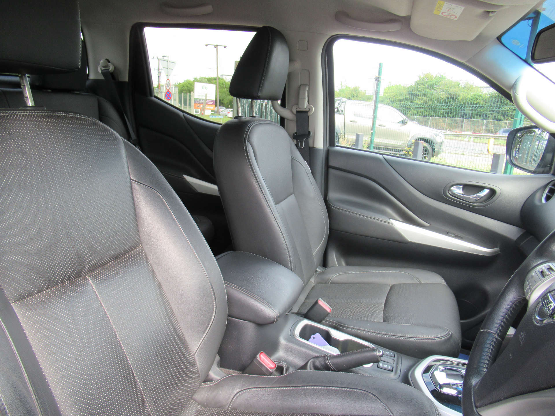 NISSAN NAVARA 2.3 Navara Tekna dCi Auto 4WD 5dr #17