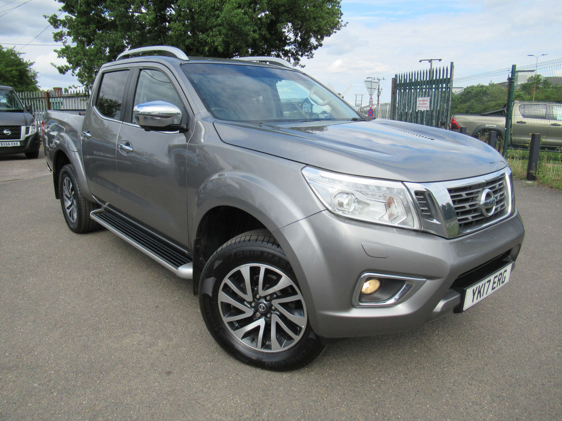 NISSAN NAVARA 2.3 Navara Tekna dCi Auto 4WD 5dr #31