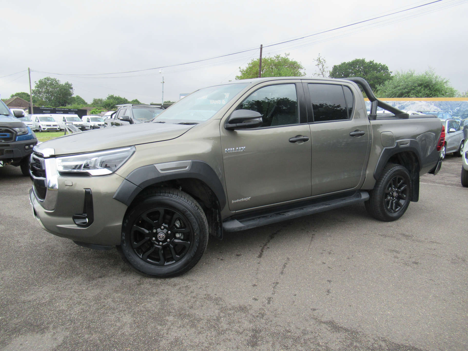 TOYOTA HILUX 2.8 HI-Luxury Invincible X D-4D 4WD Double Cab Auto 4WD 5dr #1