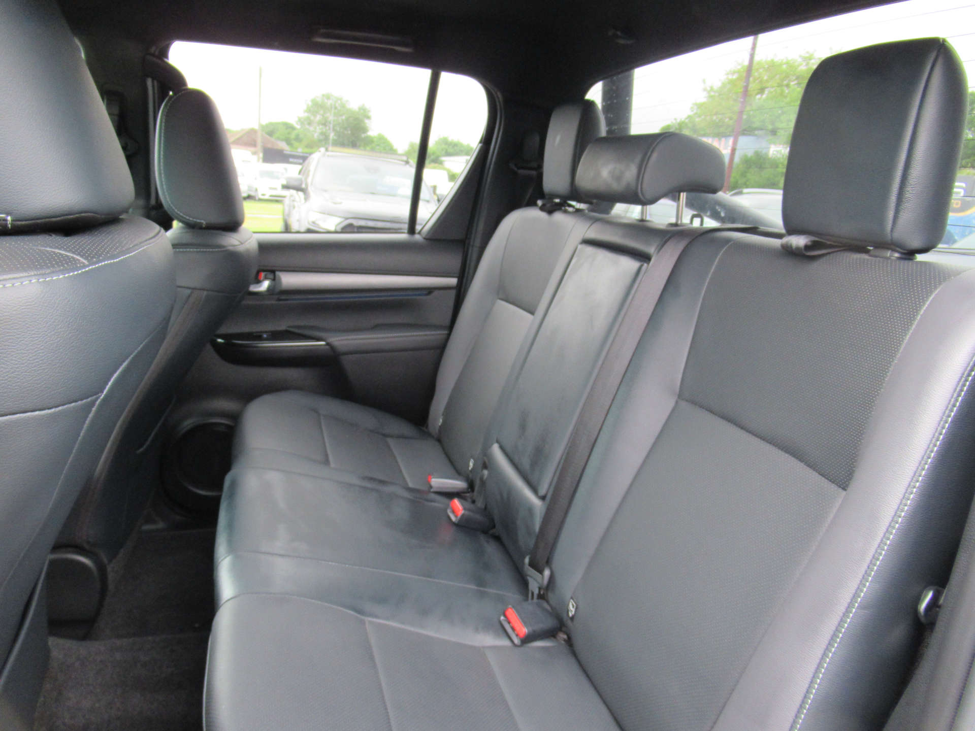 TOYOTA HILUX 2.8 HI-Luxury Invincible X D-4D 4WD Double Cab Auto 4WD 5dr #5