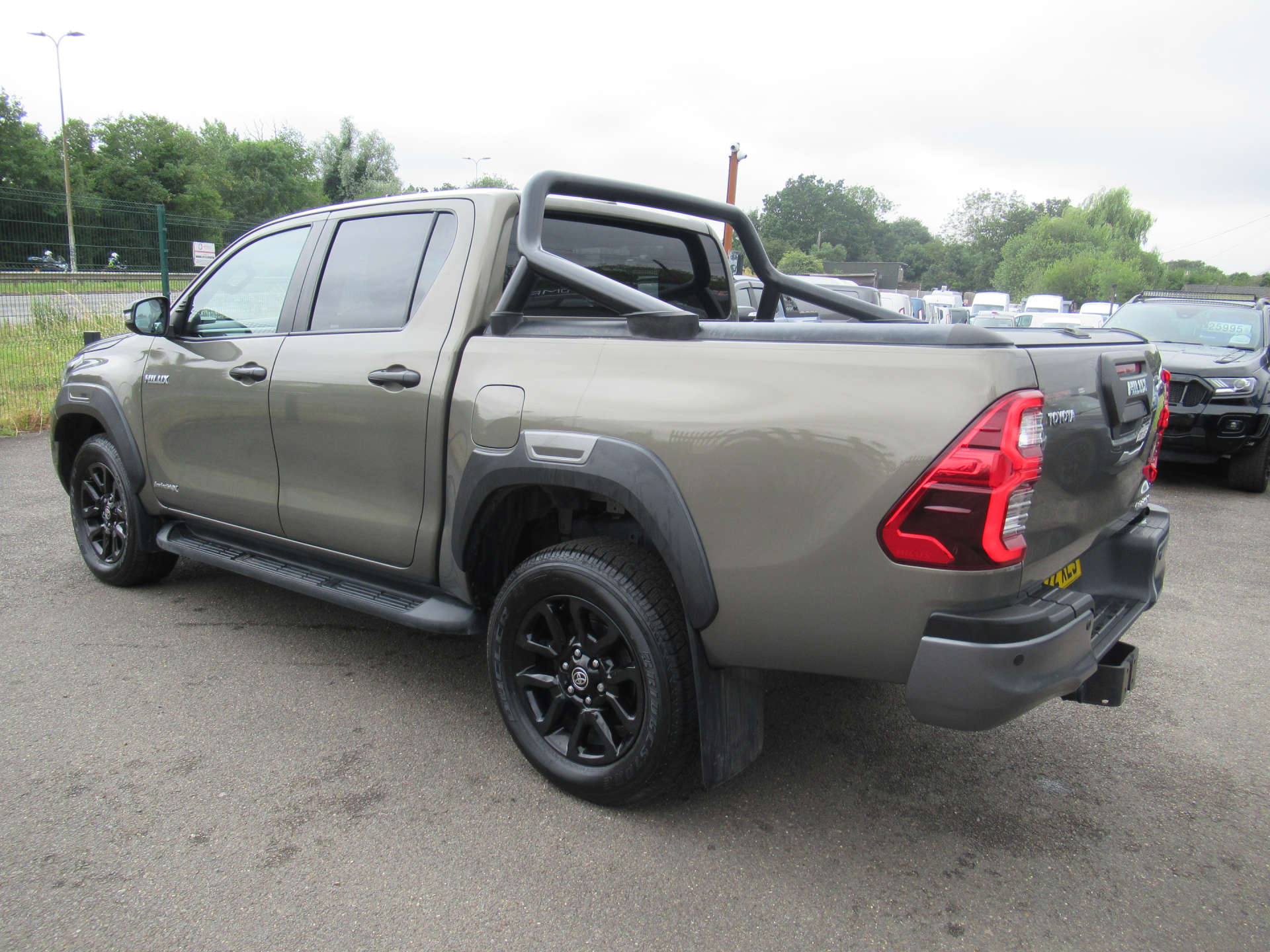 TOYOTA HILUX 2.8 HI-Luxury Invincible X D-4D 4WD Double Cab Auto 4WD 5dr #7