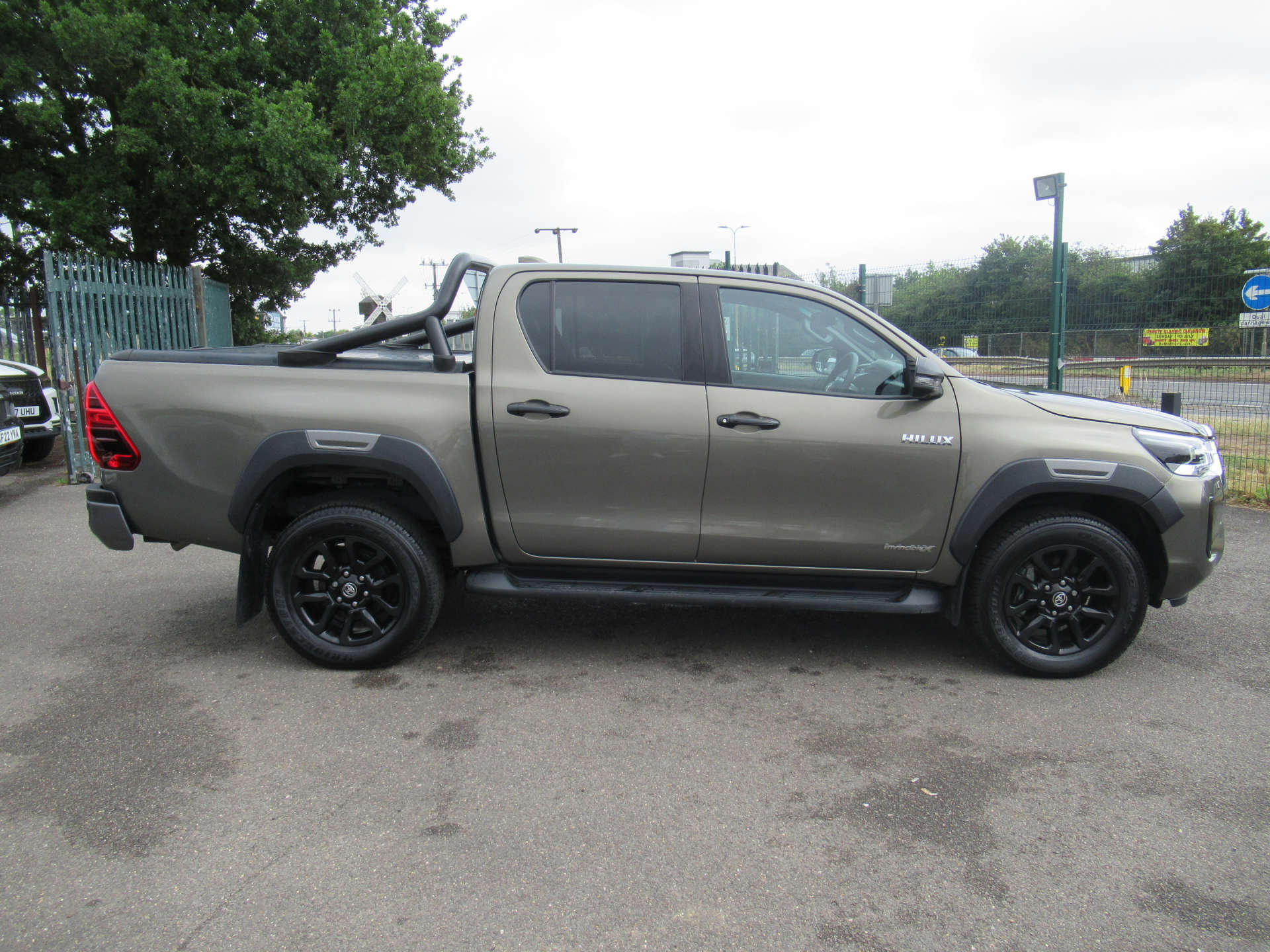 TOYOTA HILUX 2.8 HI-Luxury Invincible X D-4D 4WD Double Cab Auto 4WD 5dr #13