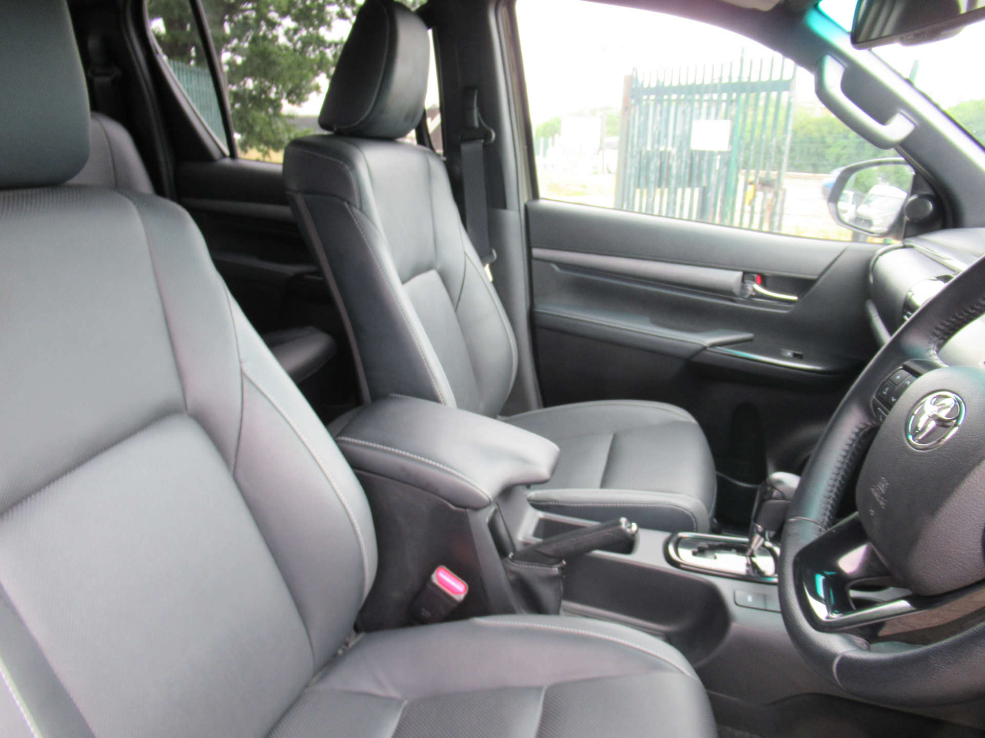 TOYOTA HILUX 2.8 HI-Luxury Invincible X D-4D 4WD Double Cab Auto 4WD 5dr #15