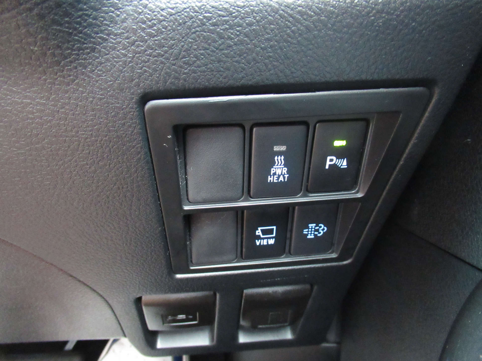 TOYOTA HILUX 2.8 HI-Luxury Invincible X D-4D 4WD Double Cab Auto 4WD 5dr #24