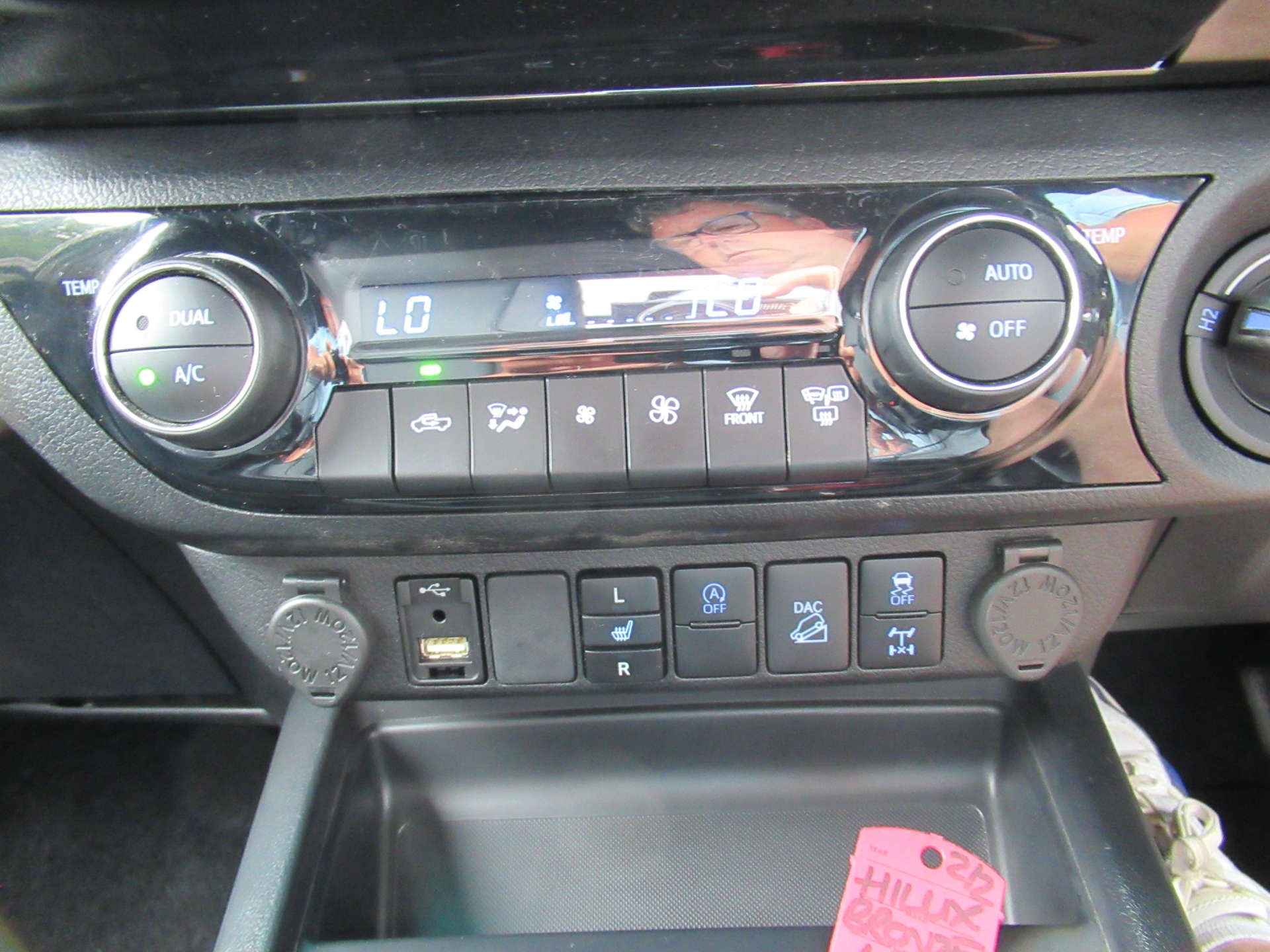 TOYOTA HILUX 2.8 HI-Luxury Invincible X D-4D 4WD Double Cab Auto 4WD 5dr #25