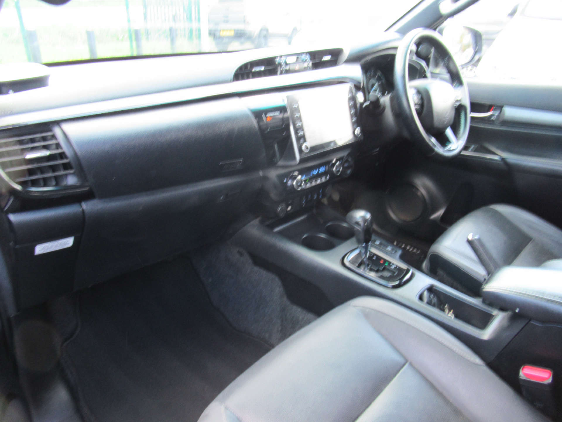 TOYOTA HILUX 2.8 HI-Luxury Invincible X D-4D 4WD Double Cab Auto 4WD 5dr #4
