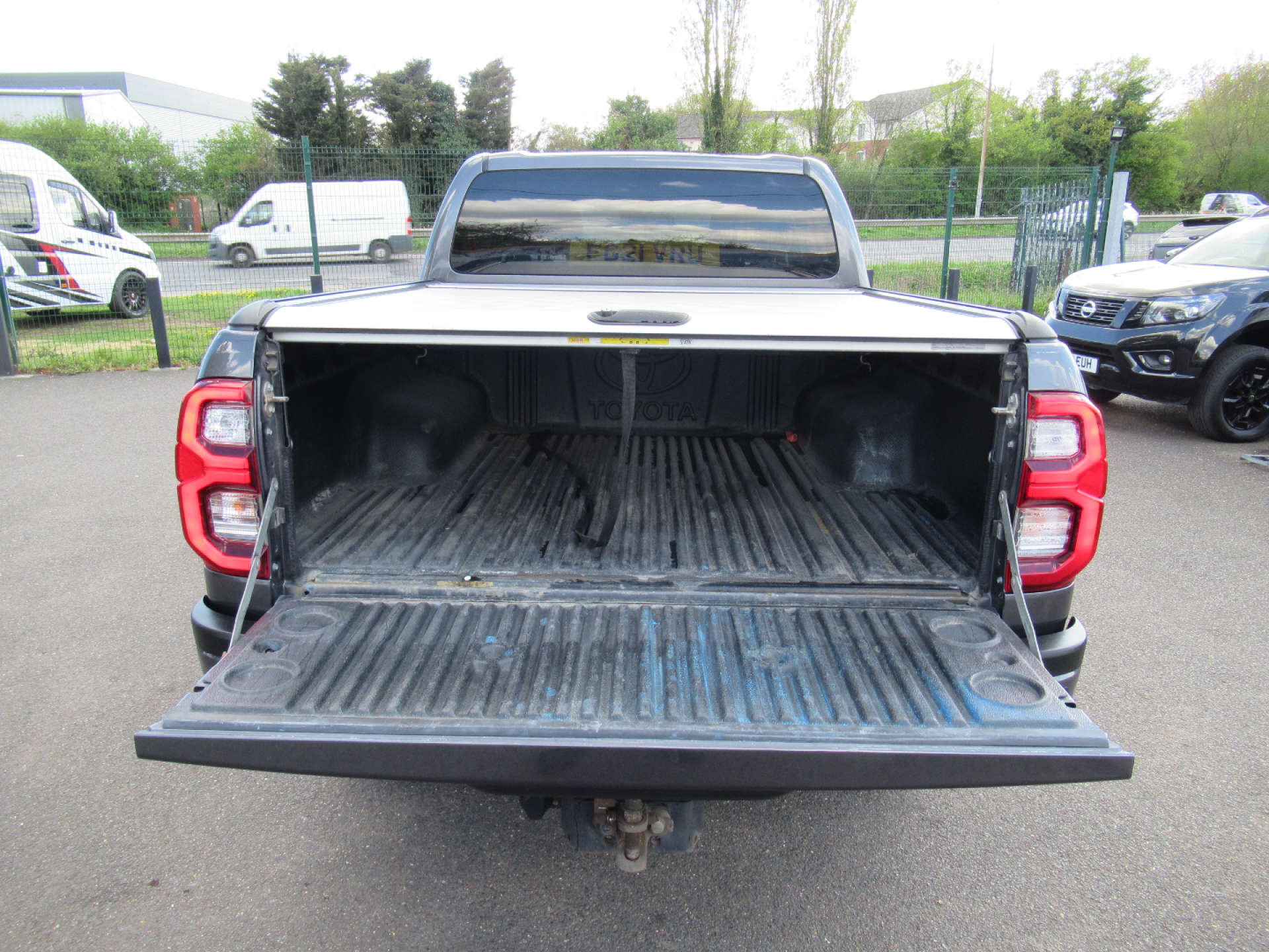 TOYOTA HILUX 2.8 HI-Luxury Invincible X D-4D 4WD Double Cab Auto 4WD 5dr #10