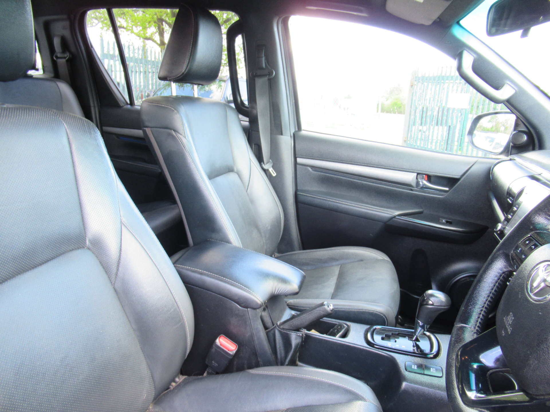 TOYOTA HILUX 2.8 HI-Luxury Invincible X D-4D 4WD Double Cab Auto 4WD 5dr #16