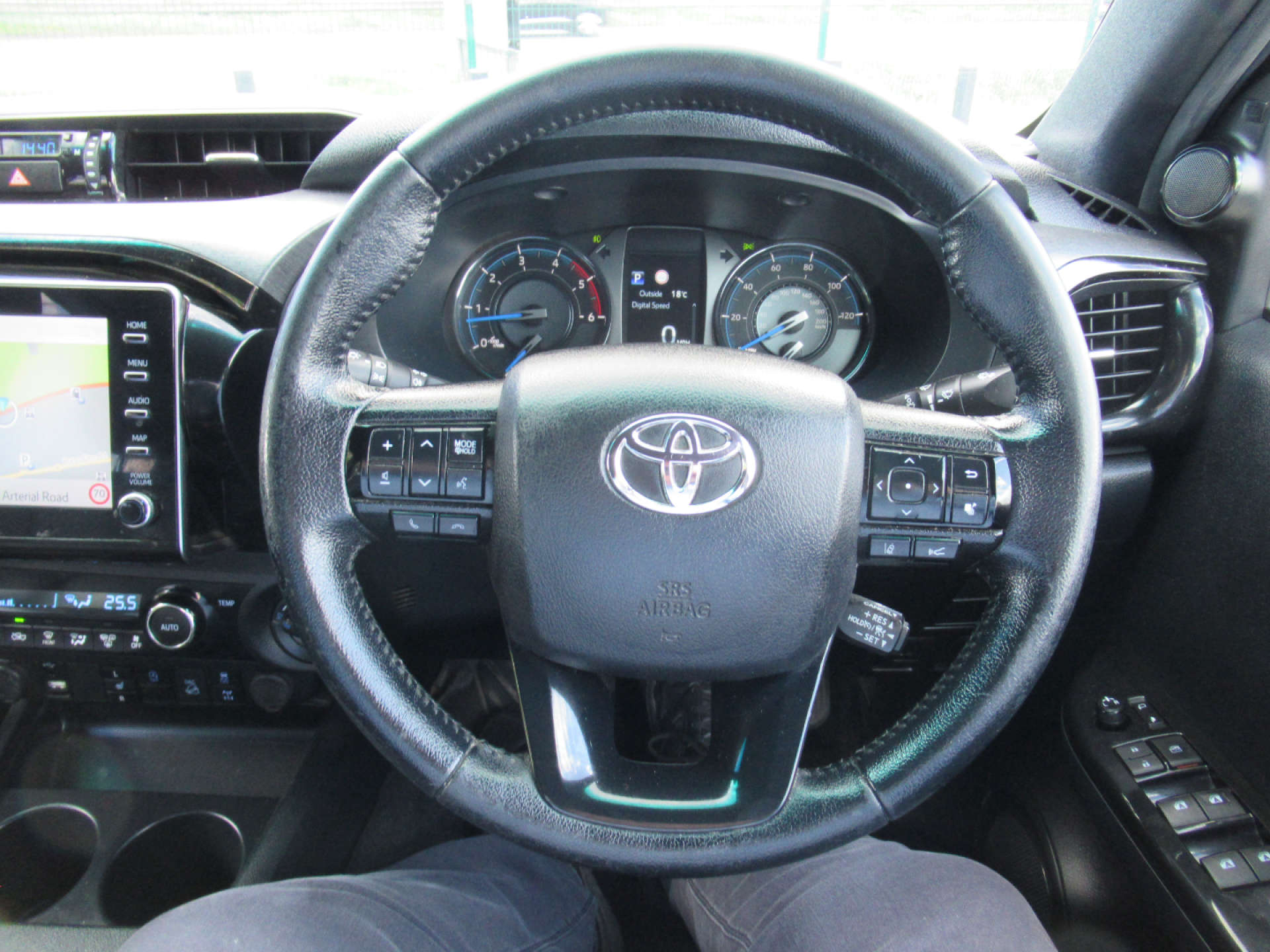 TOYOTA HILUX 2.8 HI-Luxury Invincible X D-4D 4WD Double Cab Auto 4WD 5dr #21