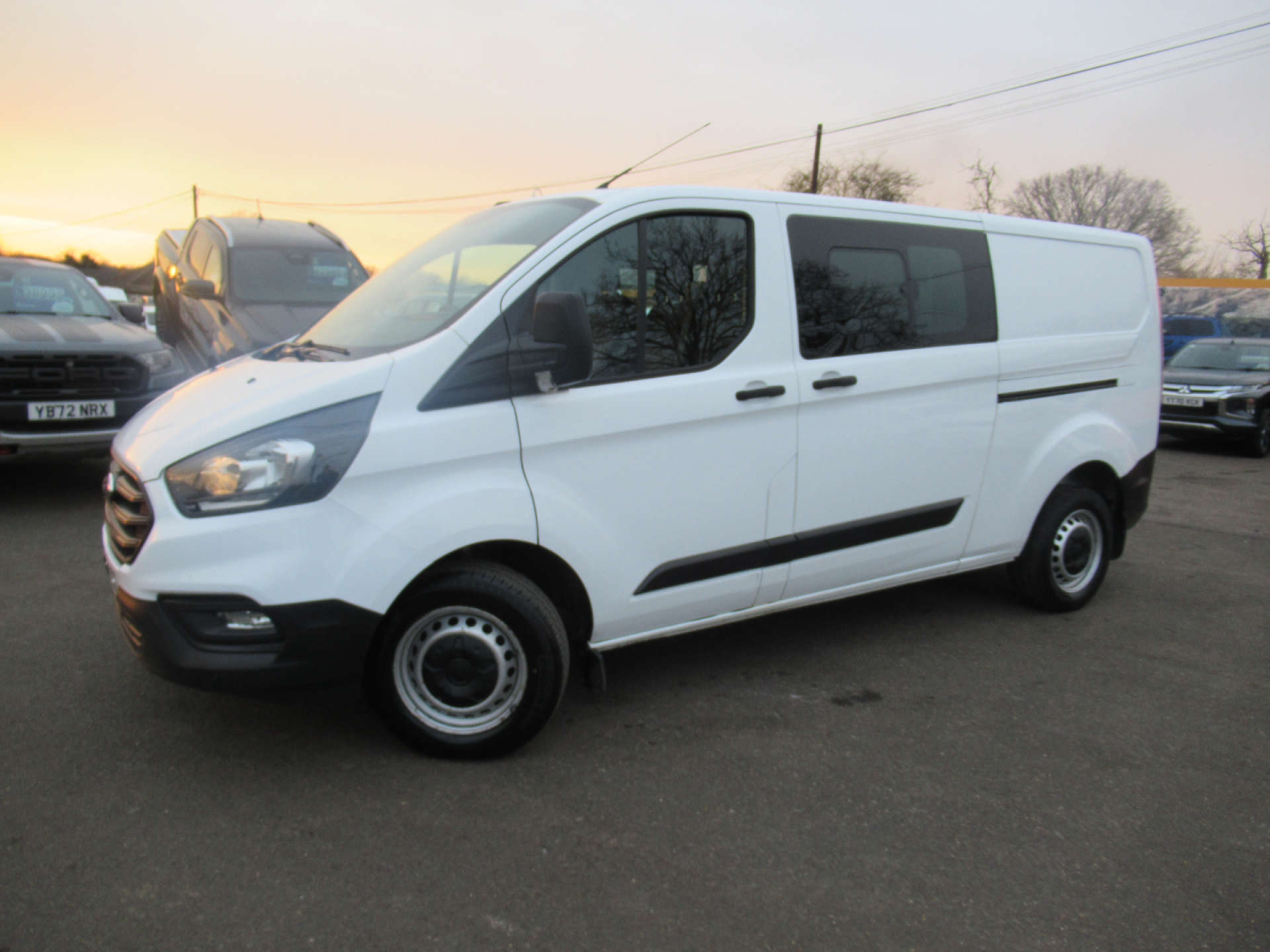 FORD TRANSIT CUSTOM 2.0 320 EcoBlue Leader Crew Van Double Cab 5dr Diesel Manual L2 H1 Euro 6 (s/s) (130 ps) #1