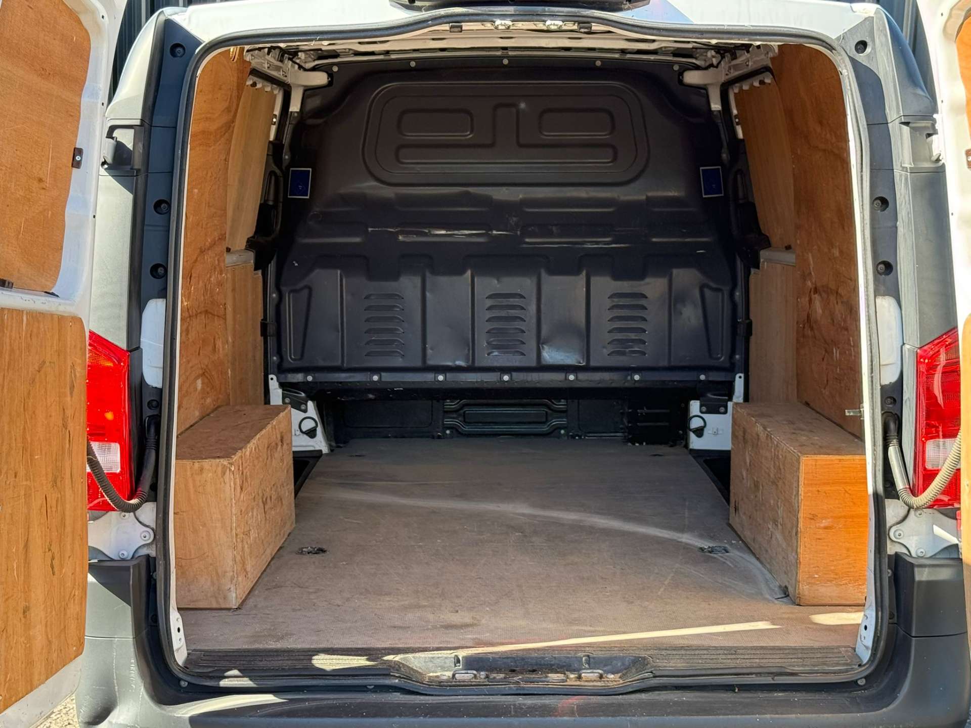 MERCEDES-BENZ VITO 2.0 CDi 114 Progressive L2 (LWB) 9G-Tronic Auto #16