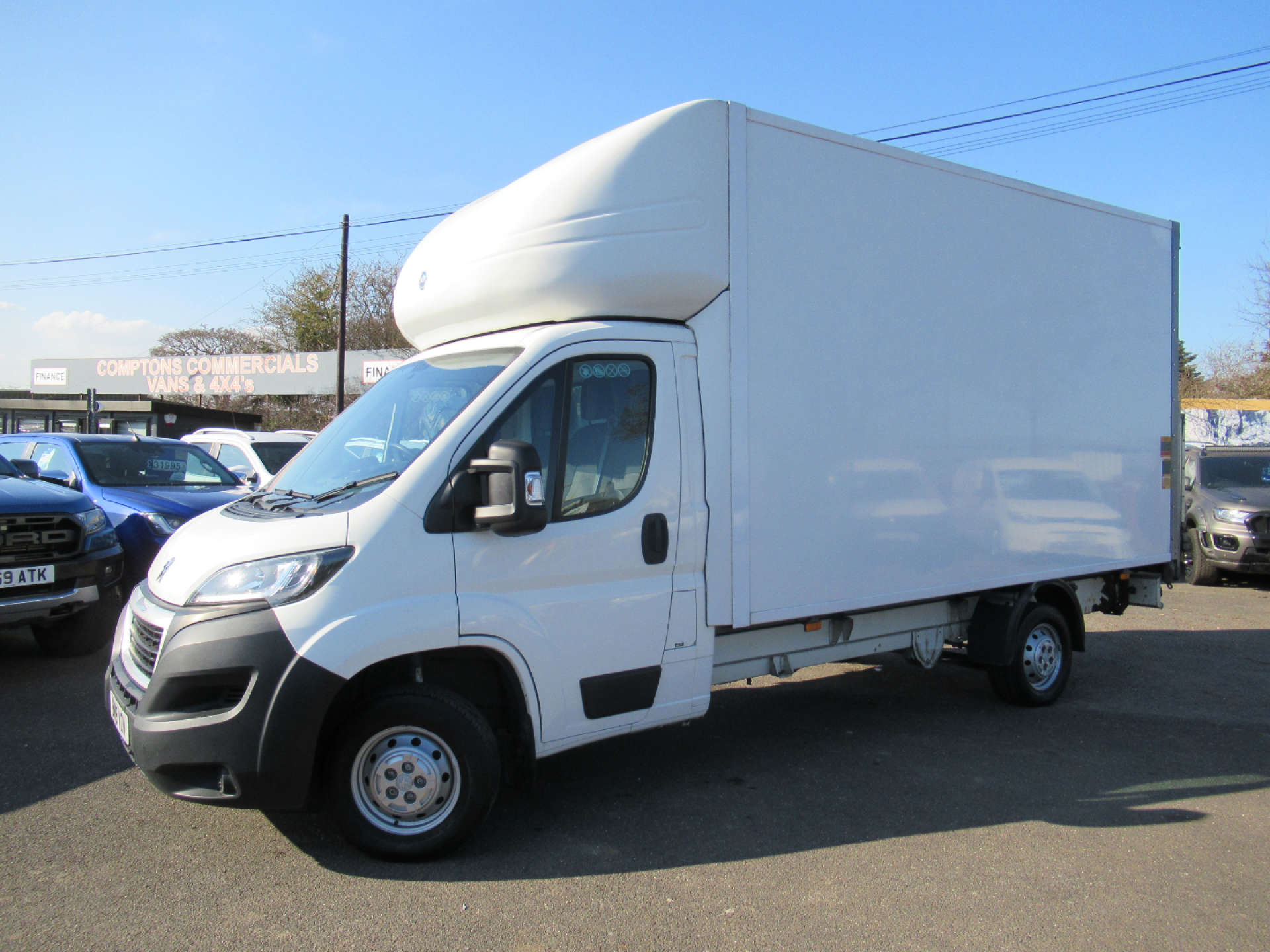 PEUGEOT BOXER 2.0 BlueHDi 335 Built for Business Luton 3dr Diesel Manual L4 Euro 6 (130 ps) #1
