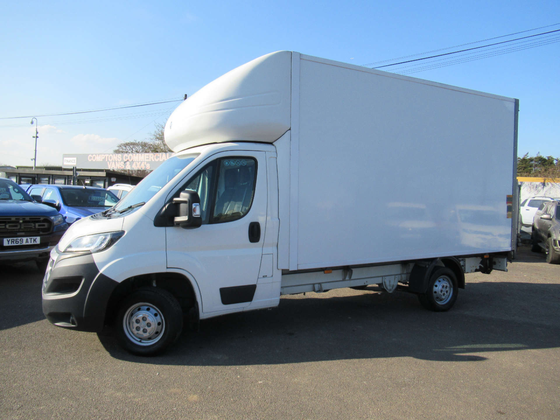 PEUGEOT BOXER 2.0 BlueHDi 335 Built for Business Luton 3dr Diesel Manual L4 Euro 6 (130 ps) #2