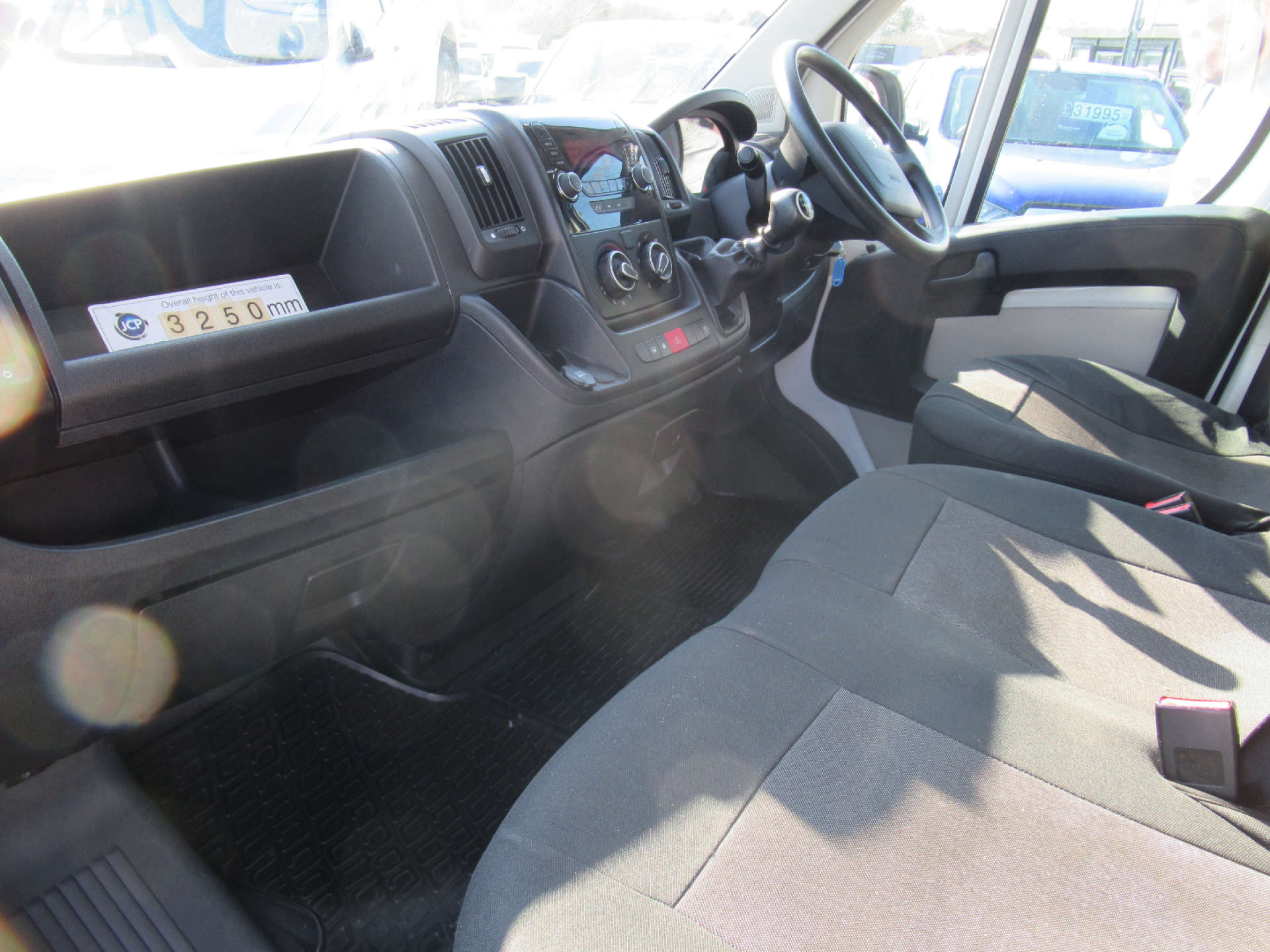 PEUGEOT BOXER 2.0 BlueHDi 335 Built for Business Luton 3dr Diesel Manual L4 Euro 6 (130 ps) #3