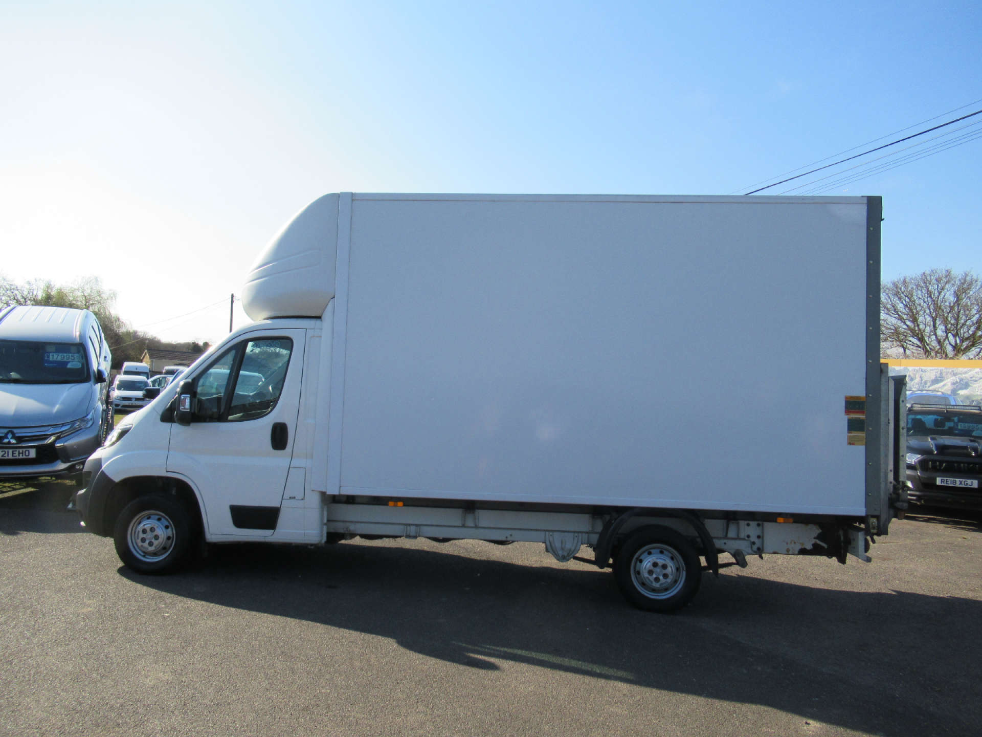 PEUGEOT BOXER 2.0 BlueHDi 335 Built for Business Luton 3dr Diesel Manual L4 Euro 6 (130 ps) #4