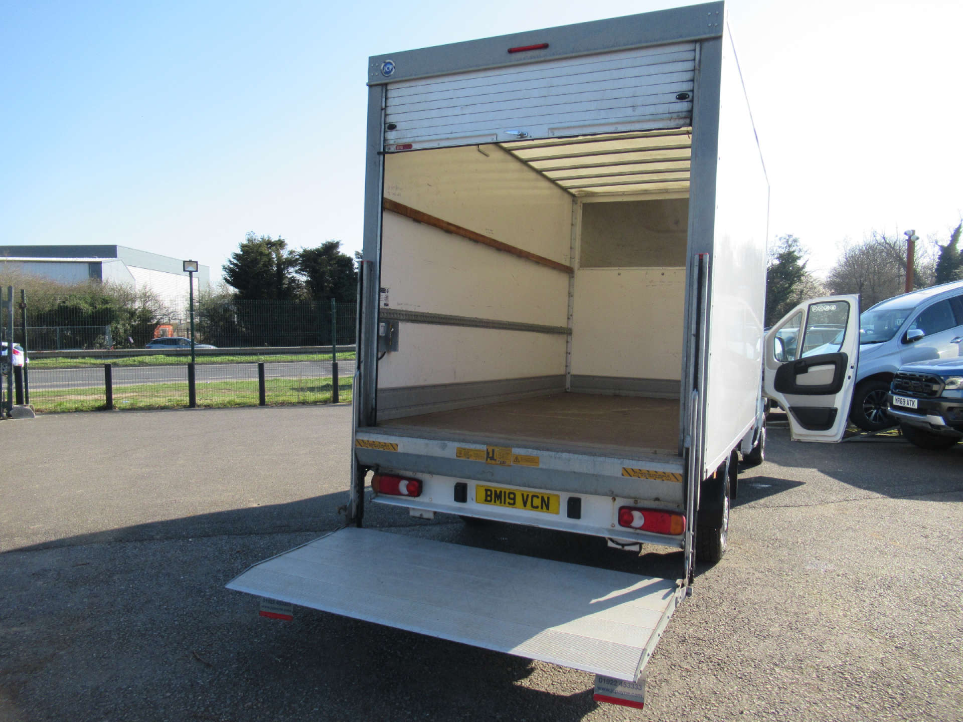 PEUGEOT BOXER 2.0 BlueHDi 335 Built for Business Luton 3dr Diesel Manual L4 Euro 6 (130 ps) #8