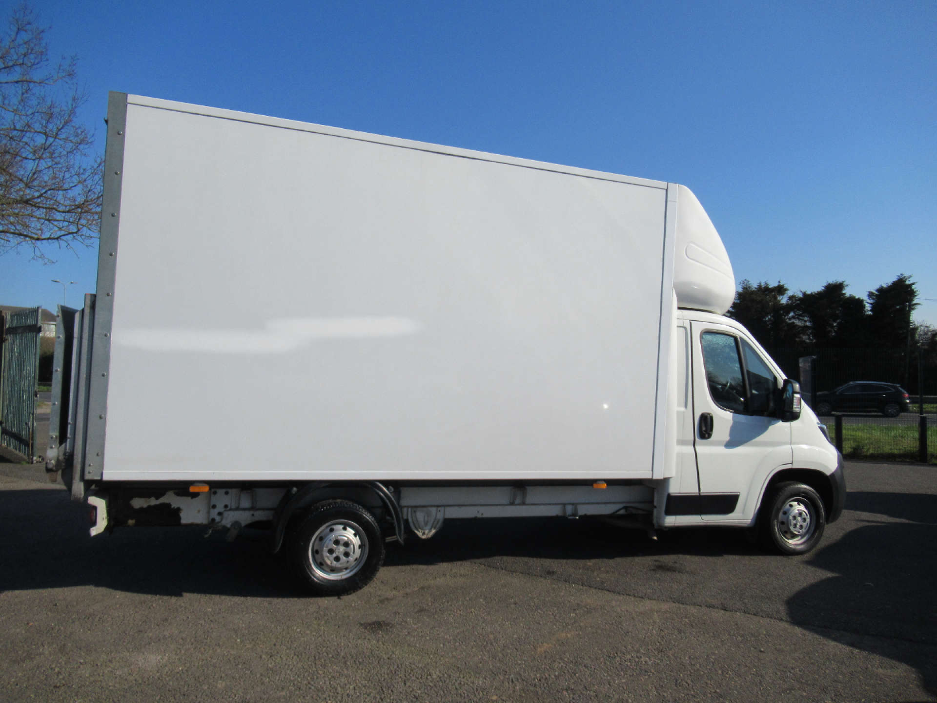 PEUGEOT BOXER 2.0 BlueHDi 335 Built for Business Luton 3dr Diesel Manual L4 Euro 6 (130 ps) #11