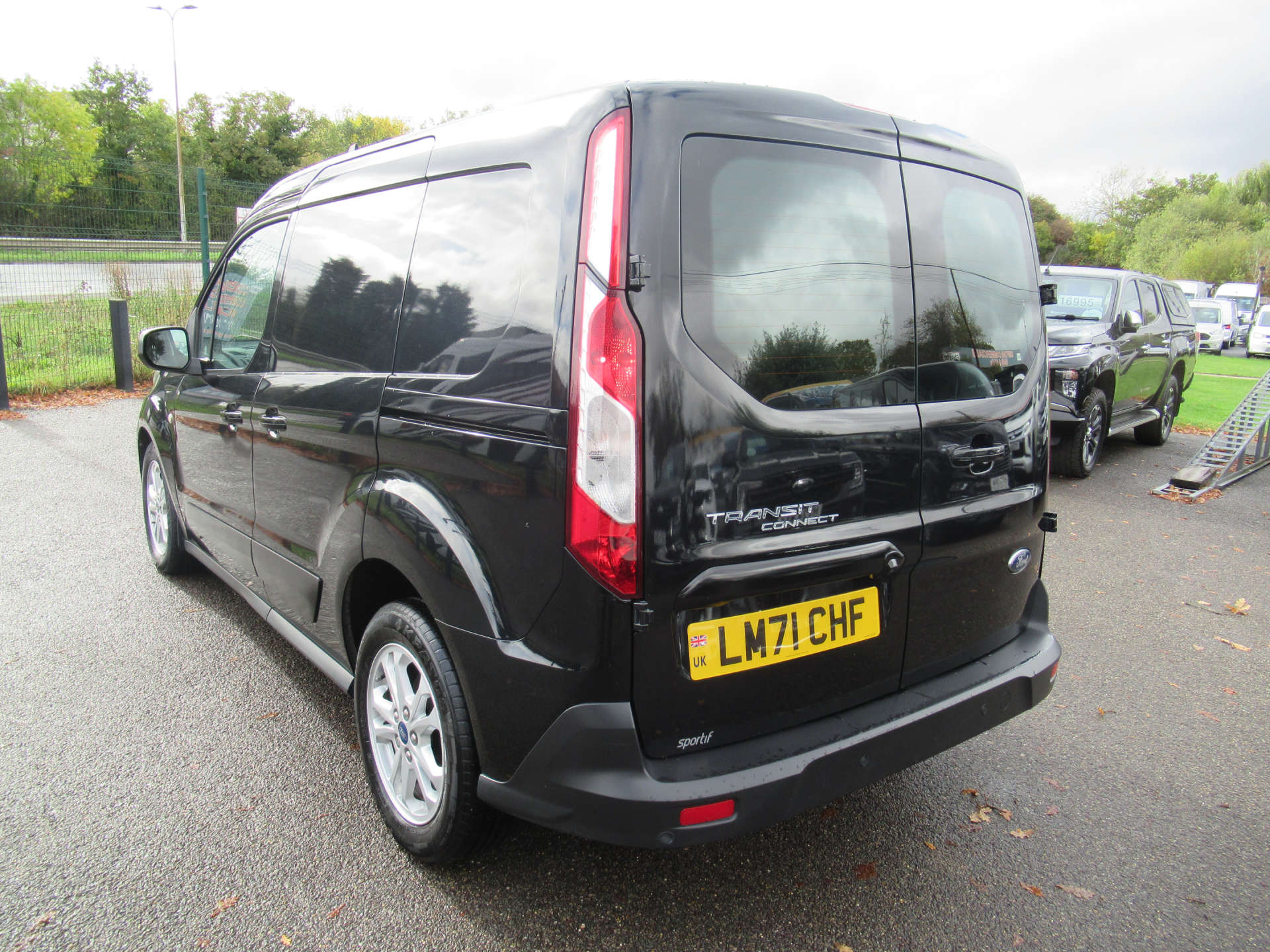 FORD TRANSIT CONNECT 1.5 Transit Connect 200 Limited TDCi Auto #9