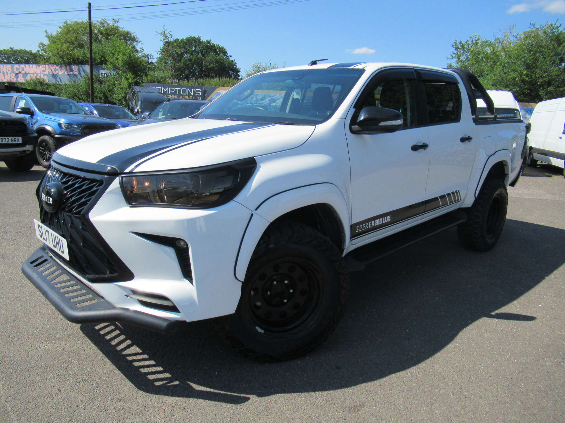 TOYOTA HILUX 2.4 HI-Luxury Icon D-4D 4WD Double Cab 4WD 5dr #0