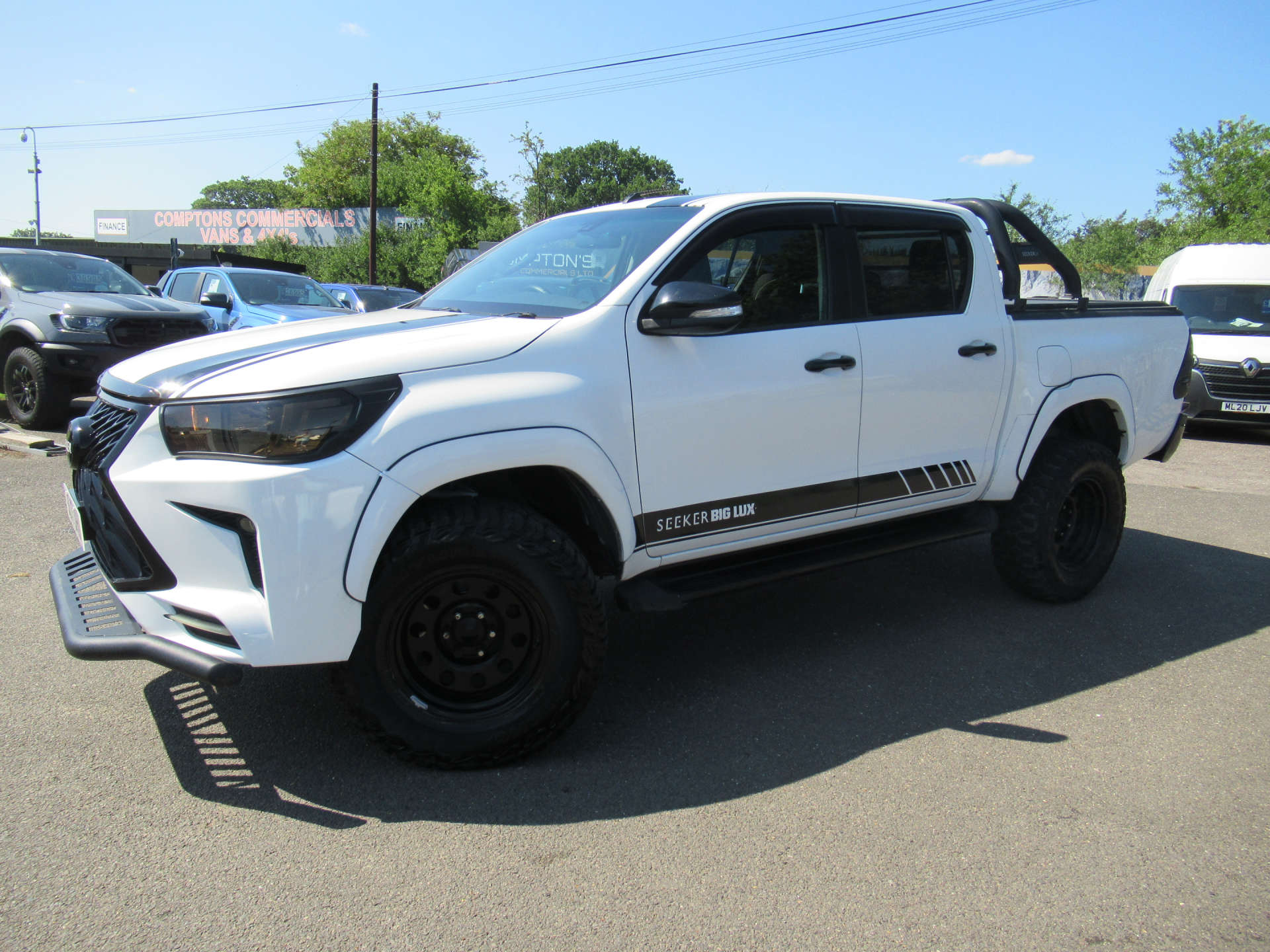 TOYOTA HILUX 2.4 HI-Luxury Icon D-4D 4WD Double Cab 4WD 5dr #1