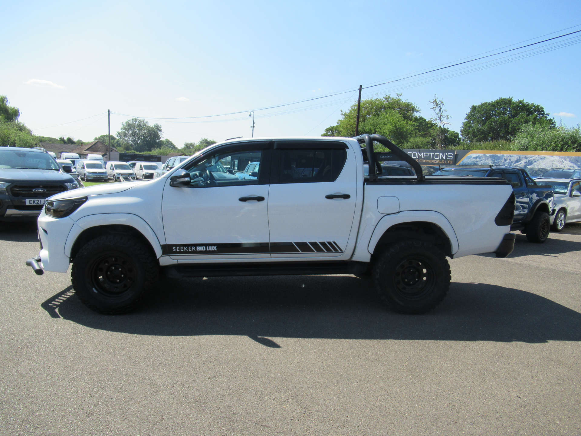 TOYOTA HILUX 2.4 HI-Luxury Icon D-4D 4WD Double Cab 4WD 5dr #3