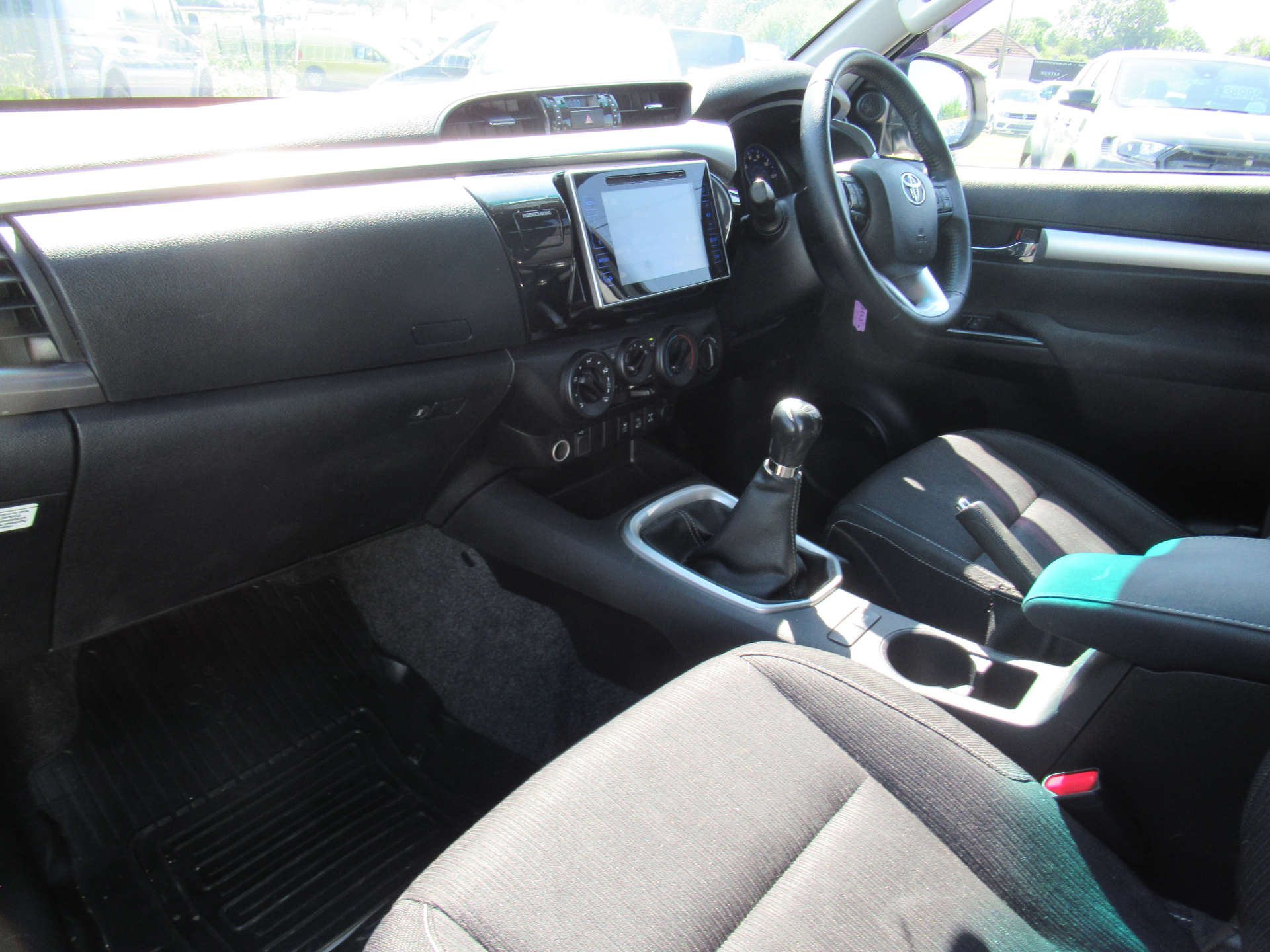TOYOTA HILUX 2.4 HI-Luxury Icon D-4D 4WD Double Cab 4WD 5dr #4