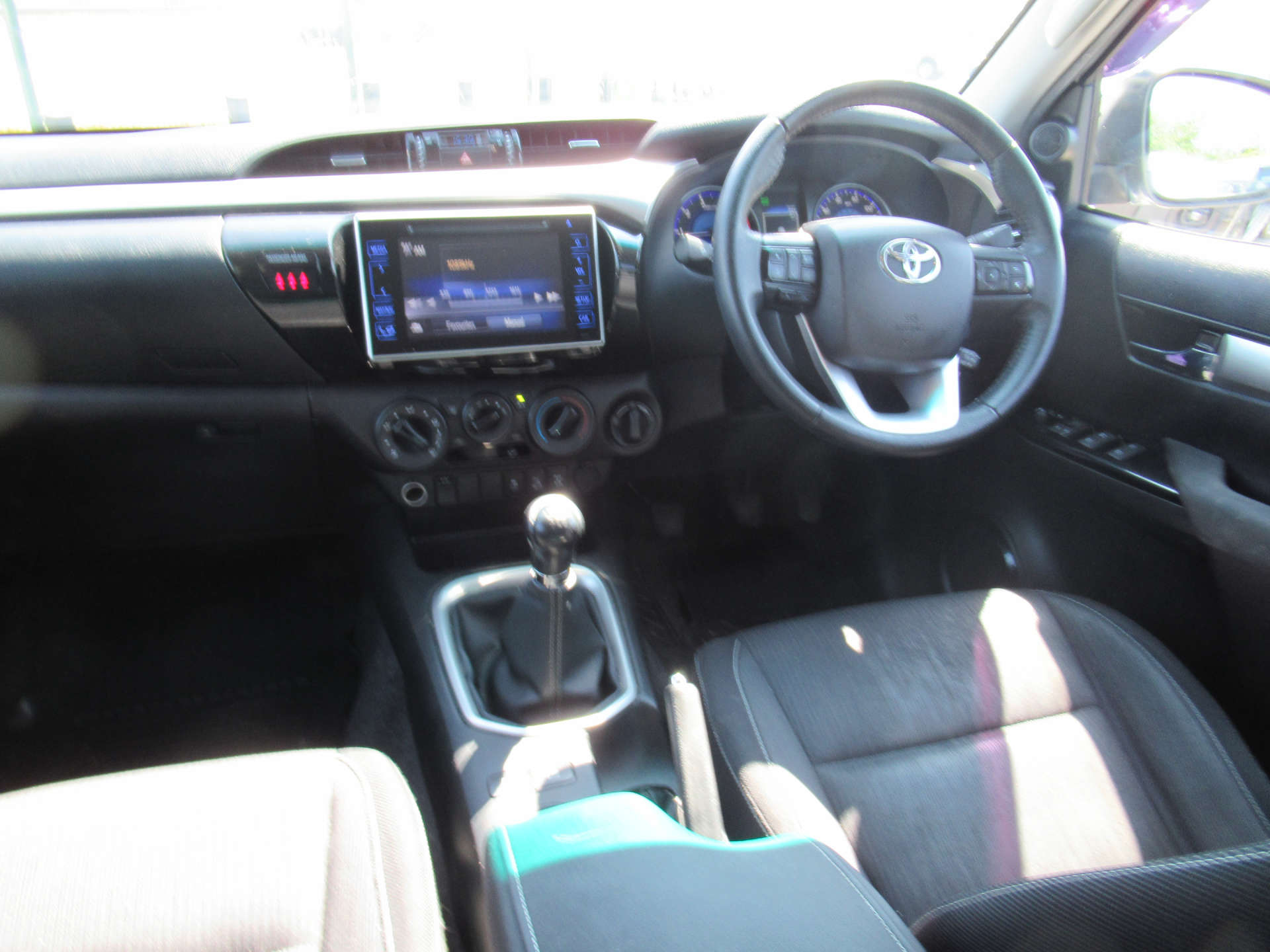 TOYOTA HILUX 2.4 HI-Luxury Icon D-4D 4WD Double Cab 4WD 5dr #6