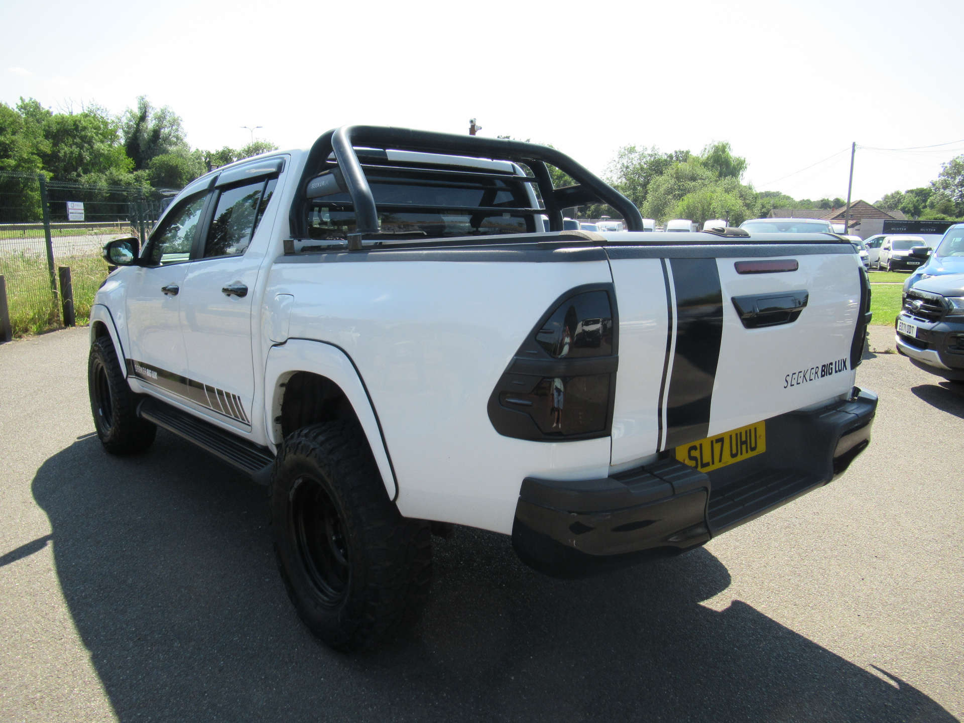 TOYOTA HILUX 2.4 HI-Luxury Icon D-4D 4WD Double Cab 4WD 5dr #8