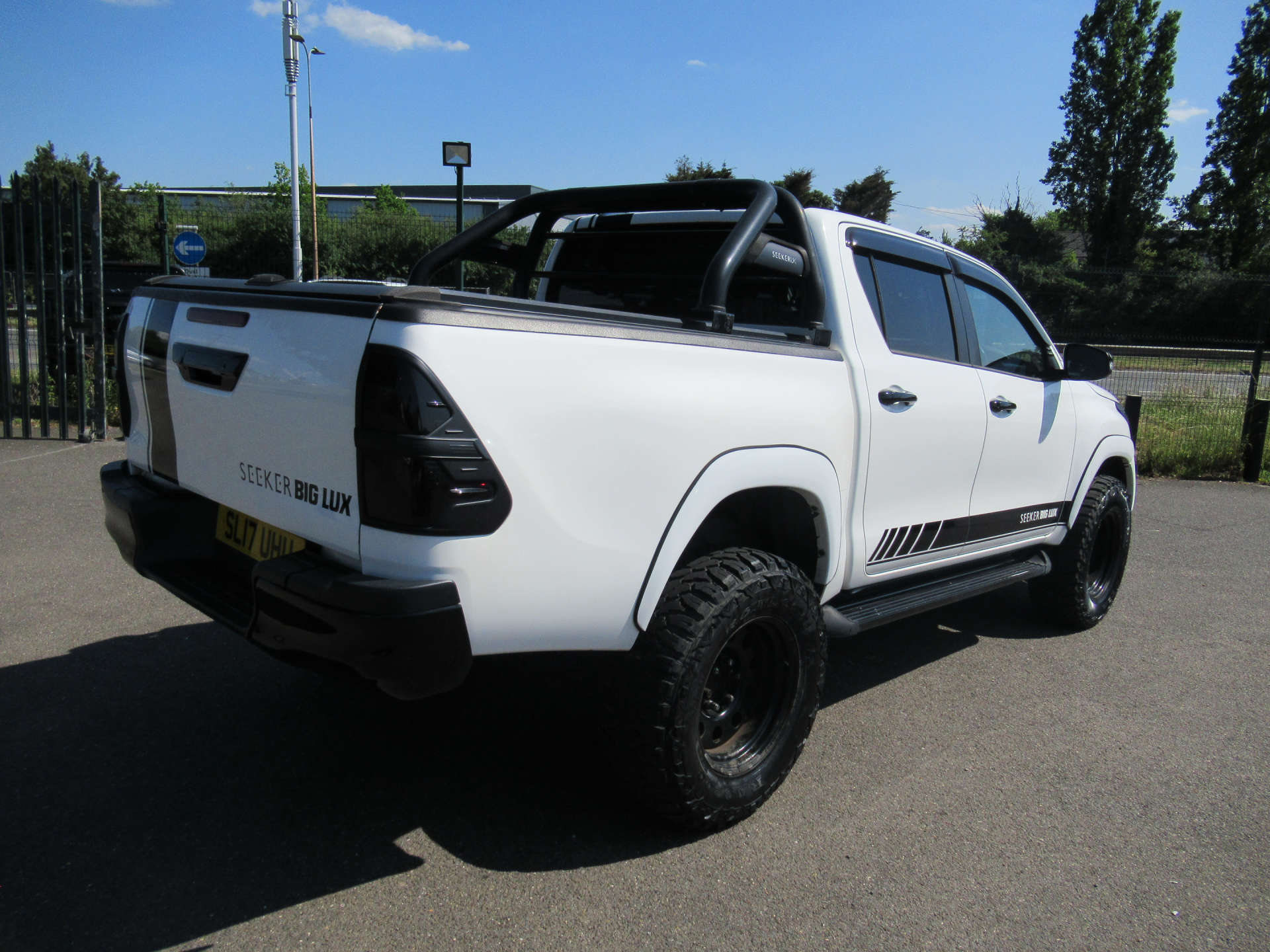 TOYOTA HILUX 2.4 HI-Luxury Icon D-4D 4WD Double Cab 4WD 5dr #10