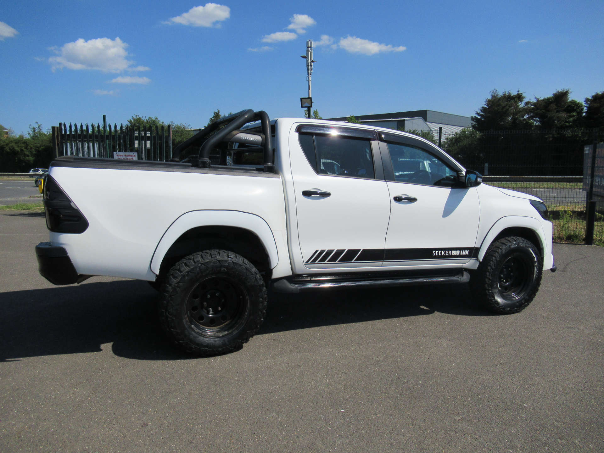 TOYOTA HILUX 2.4 HI-Luxury Icon D-4D 4WD Double Cab 4WD 5dr #11
