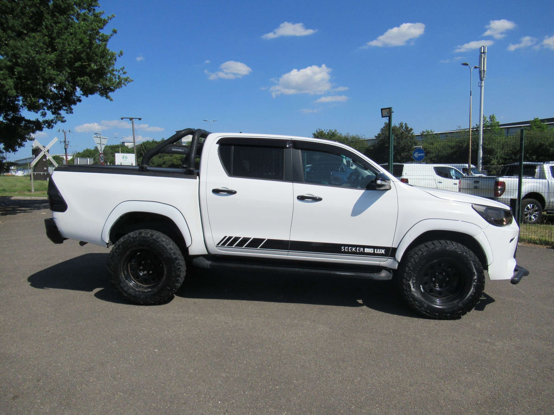 TOYOTA HILUX 2.4 HI-Luxury Icon D-4D 4WD Double Cab 4WD 5dr #12