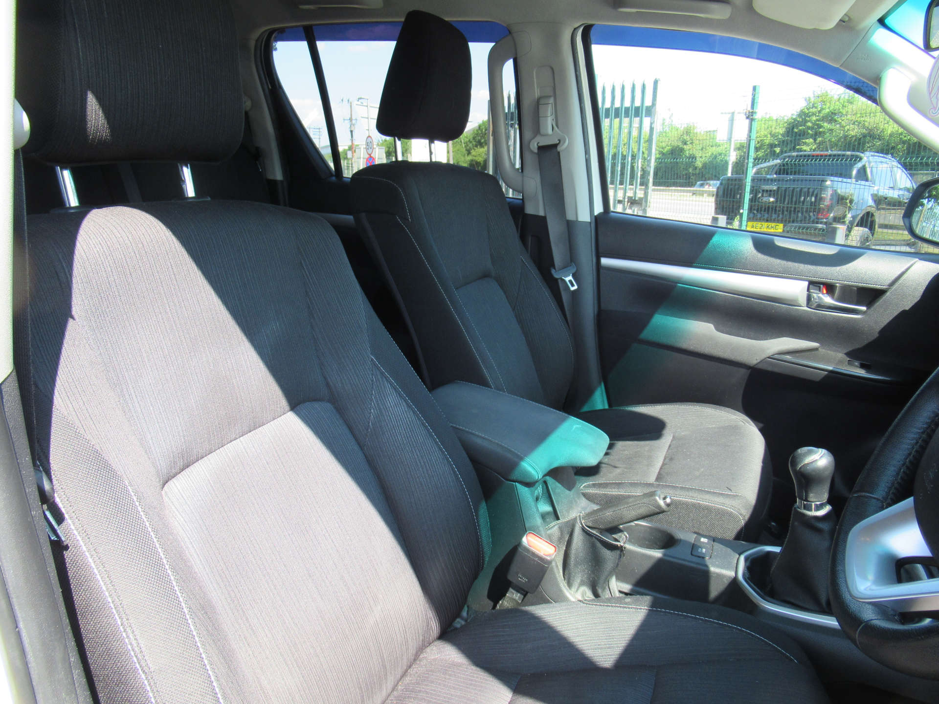 TOYOTA HILUX 2.4 HI-Luxury Icon D-4D 4WD Double Cab 4WD 5dr #14