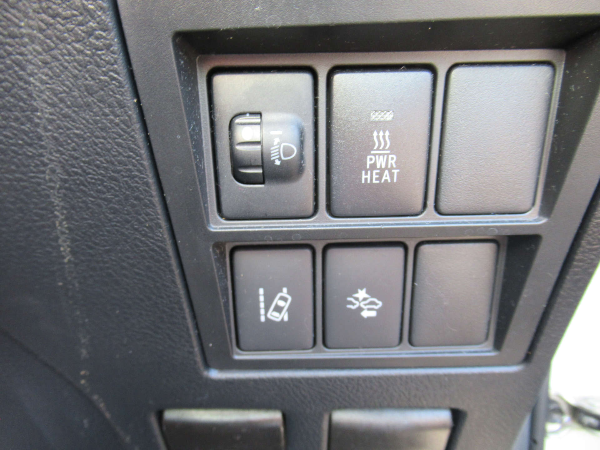 TOYOTA HILUX 2.4 HI-Luxury Icon D-4D 4WD Double Cab 4WD 5dr #25
