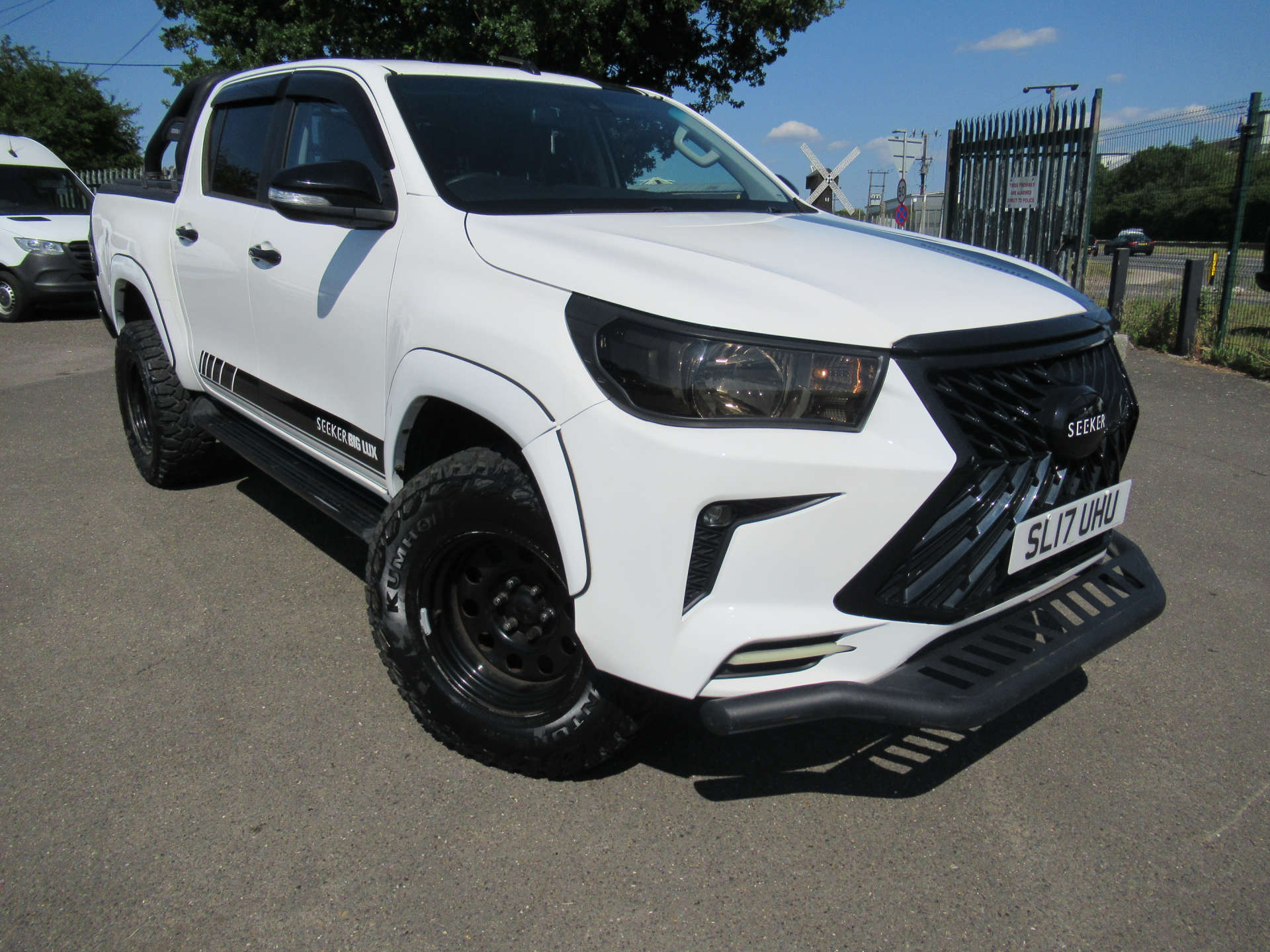 TOYOTA HILUX 2.4 HI-Luxury Icon D-4D 4WD Double Cab 4WD 5dr #27