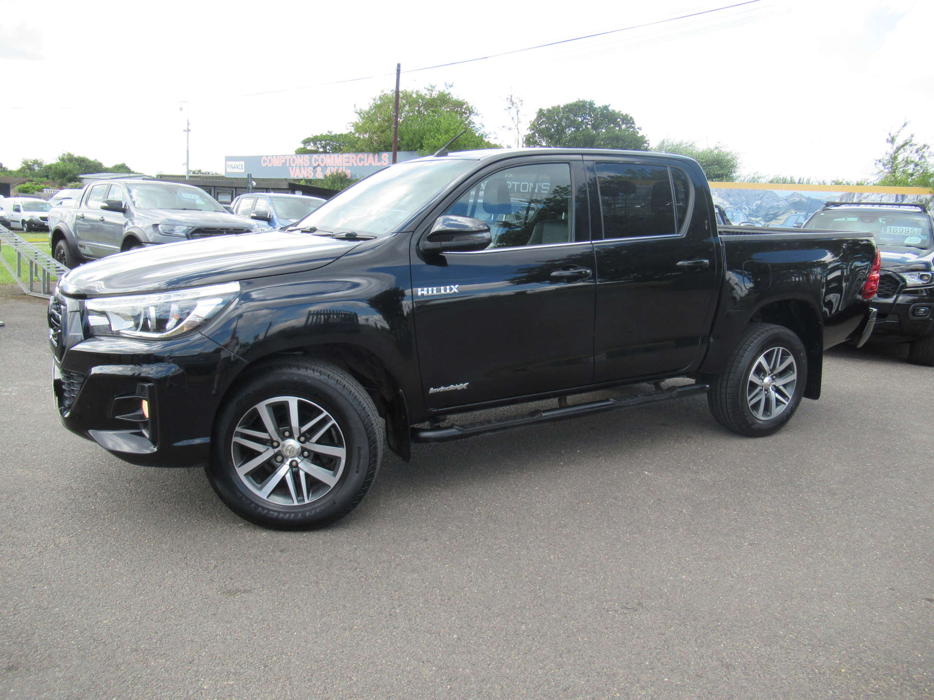 TOYOTA HILUX 2.4 HI-Luxury Invincible X D-4D 4WD Double Cab Auto 4WD 5dr #1