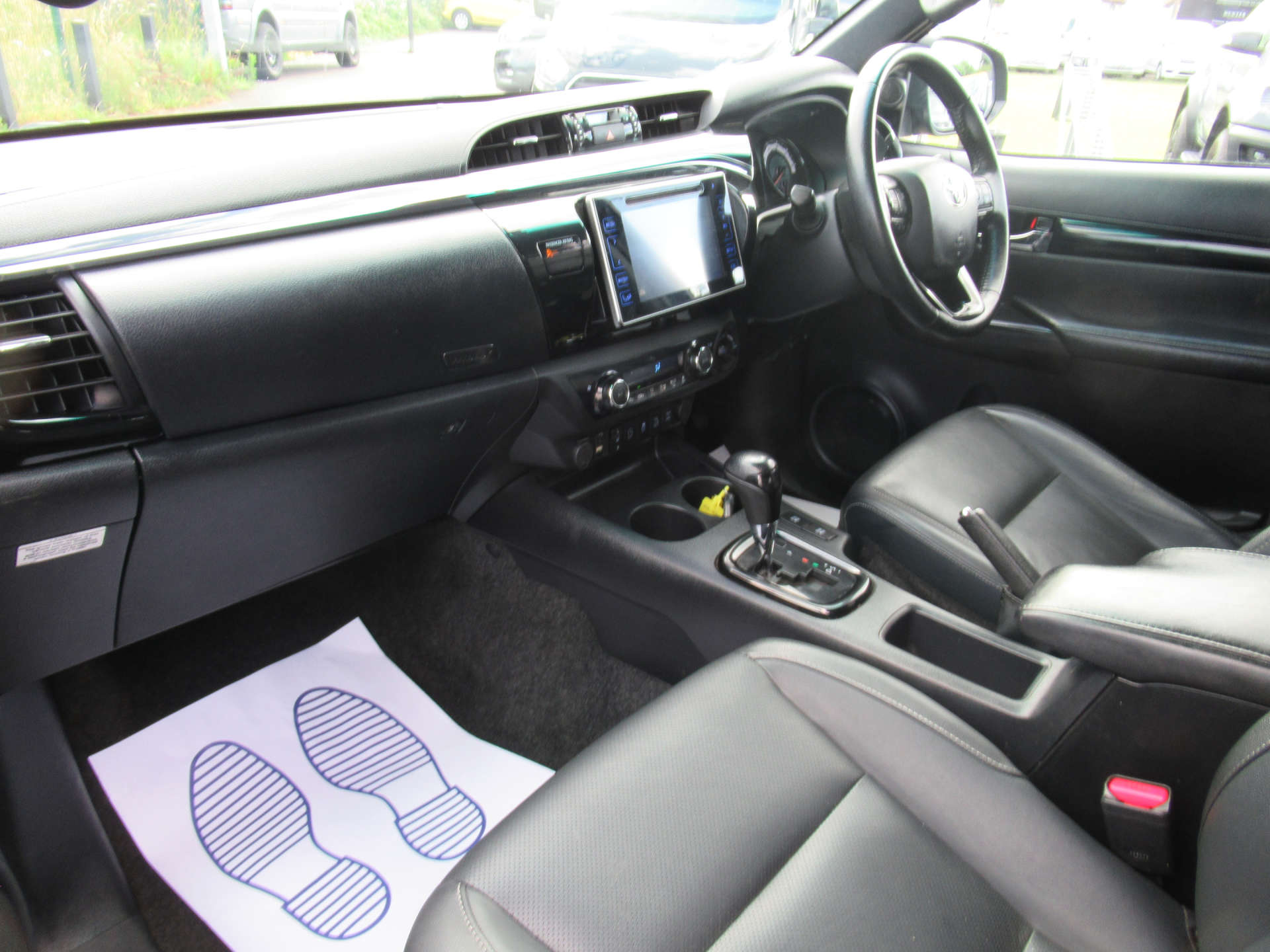 TOYOTA HILUX 2.4 HI-Luxury Invincible X D-4D 4WD Double Cab Auto 4WD 5dr #4