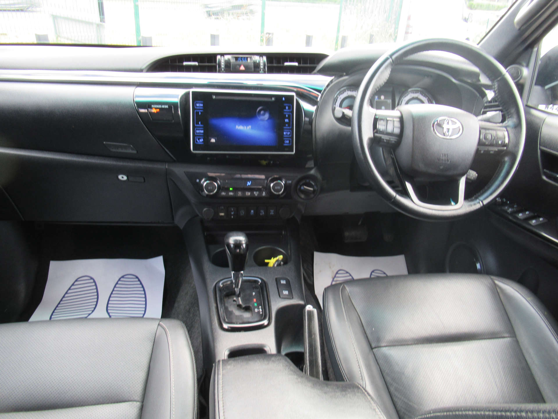TOYOTA HILUX 2.4 HI-Luxury Invincible X D-4D 4WD Double Cab Auto 4WD 5dr #6