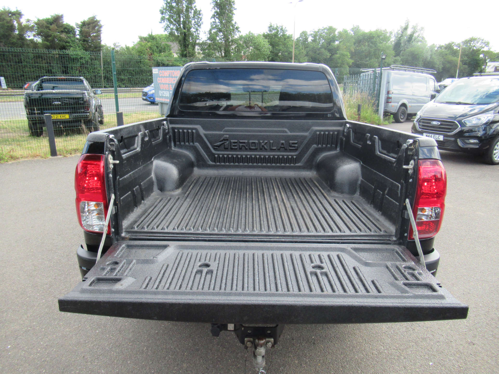 TOYOTA HILUX 2.4 HI-Luxury Invincible X D-4D 4WD Double Cab Auto 4WD 5dr #10
