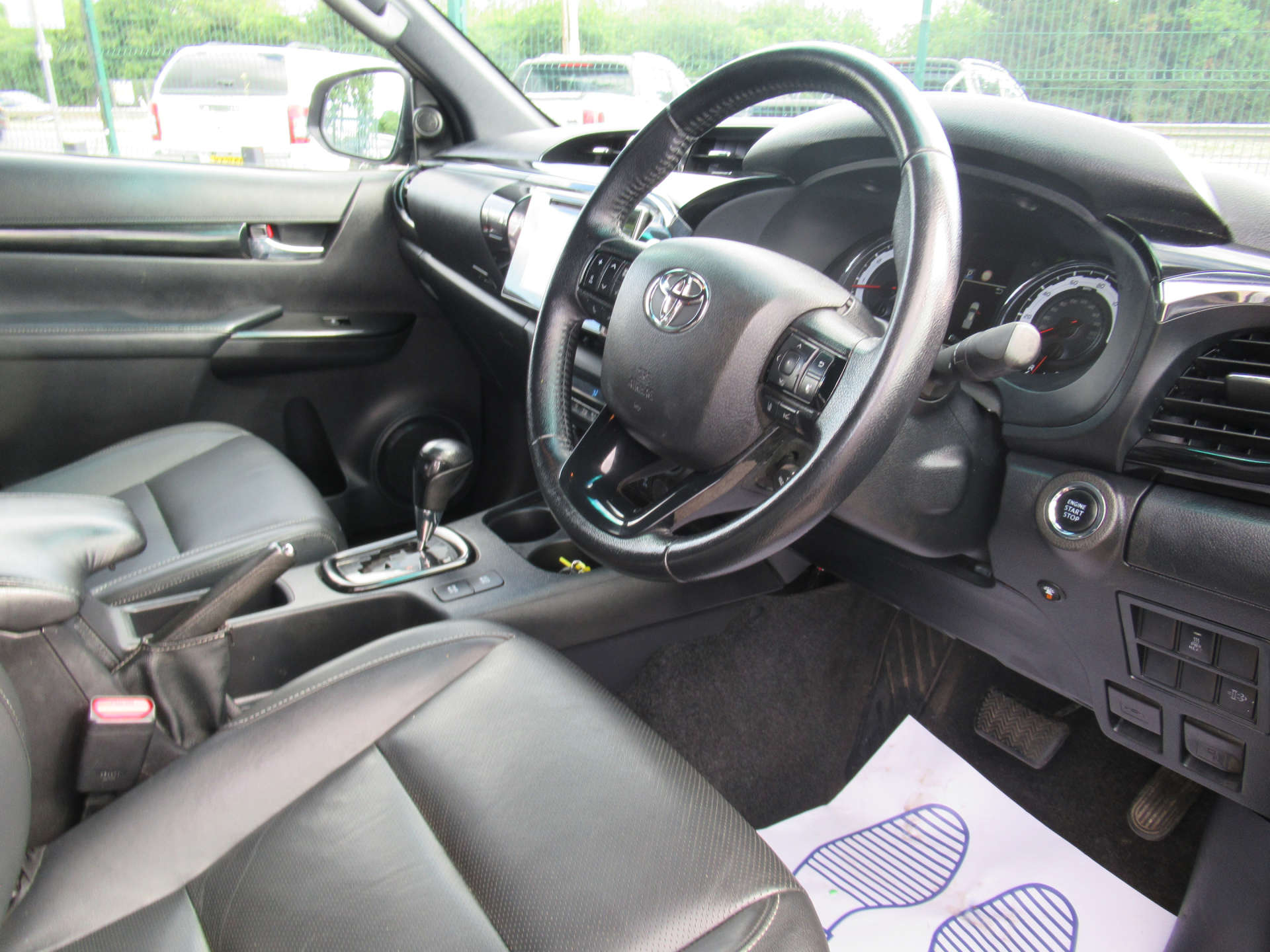 TOYOTA HILUX 2.4 HI-Luxury Invincible X D-4D 4WD Double Cab Auto 4WD 5dr #14