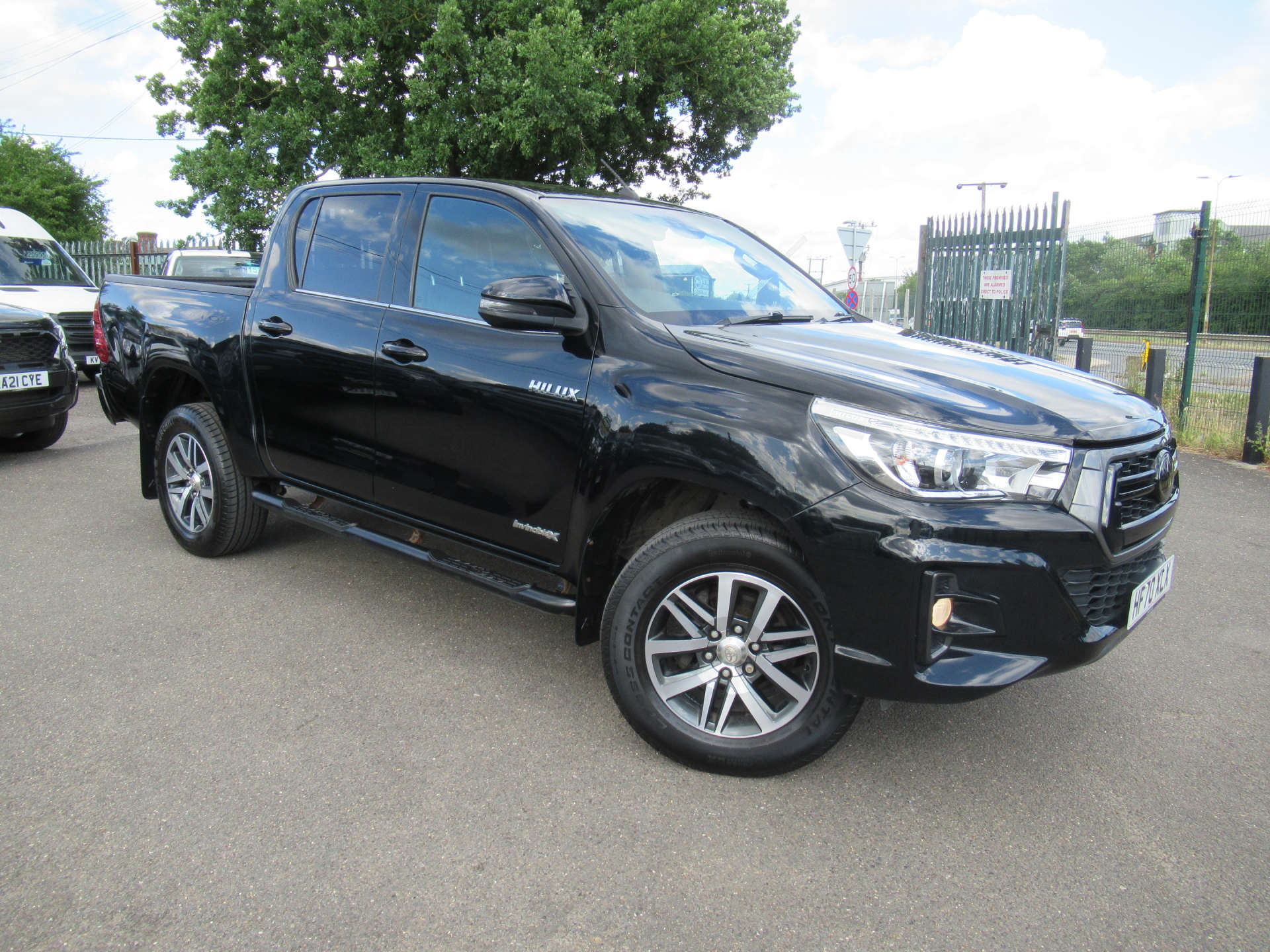 TOYOTA HILUX 2.4 HI-Luxury Invincible X D-4D 4WD Double Cab Auto 4WD 5dr #26