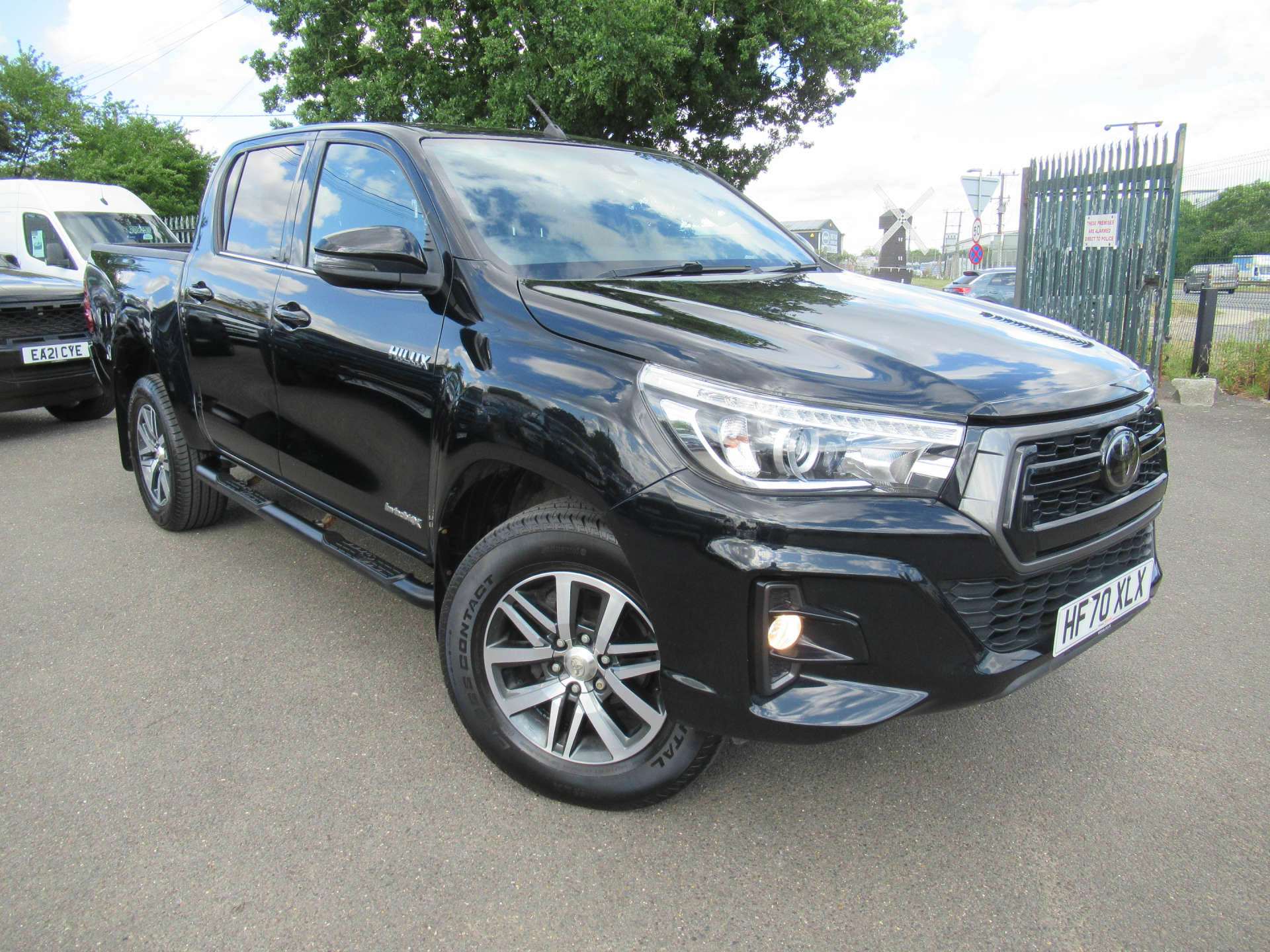 TOYOTA HILUX 2.4 HI-Luxury Invincible X D-4D 4WD Double Cab Auto 4WD 5dr #27