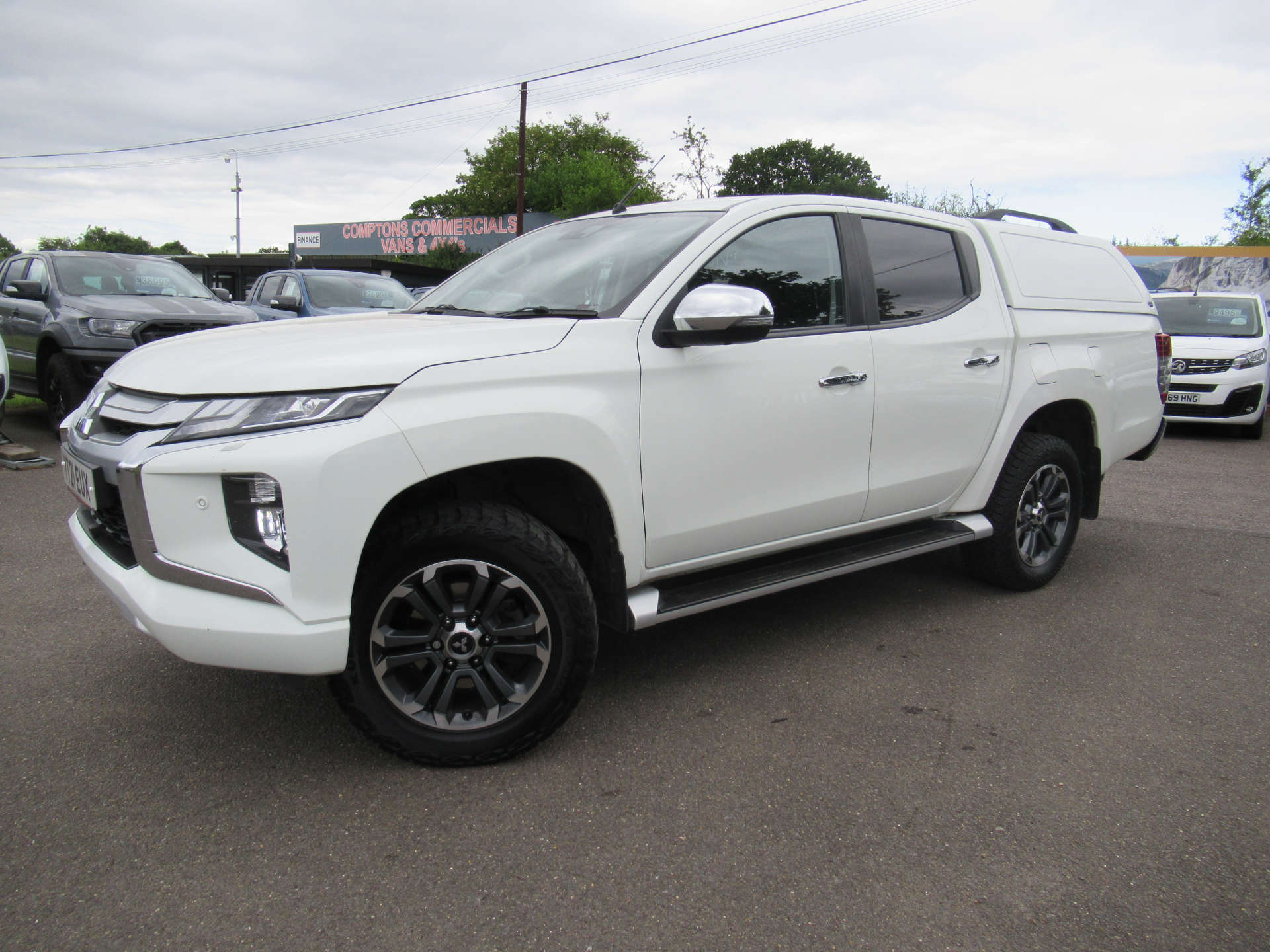 MITSUBISHI L200 2.3 L200 Barbarian X DI-D Auto 4WD #1