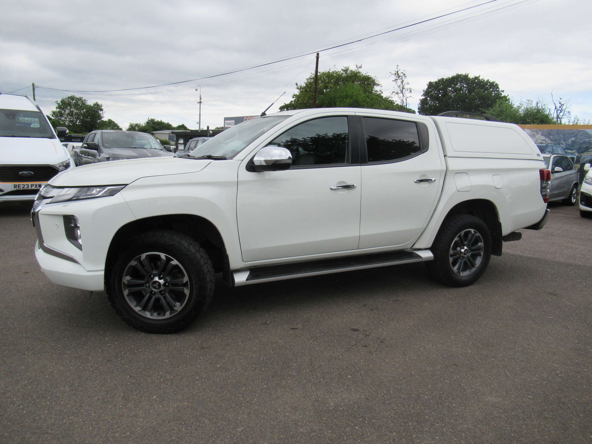 MITSUBISHI L200 2.3 L200 Barbarian X DI-D Auto 4WD #2